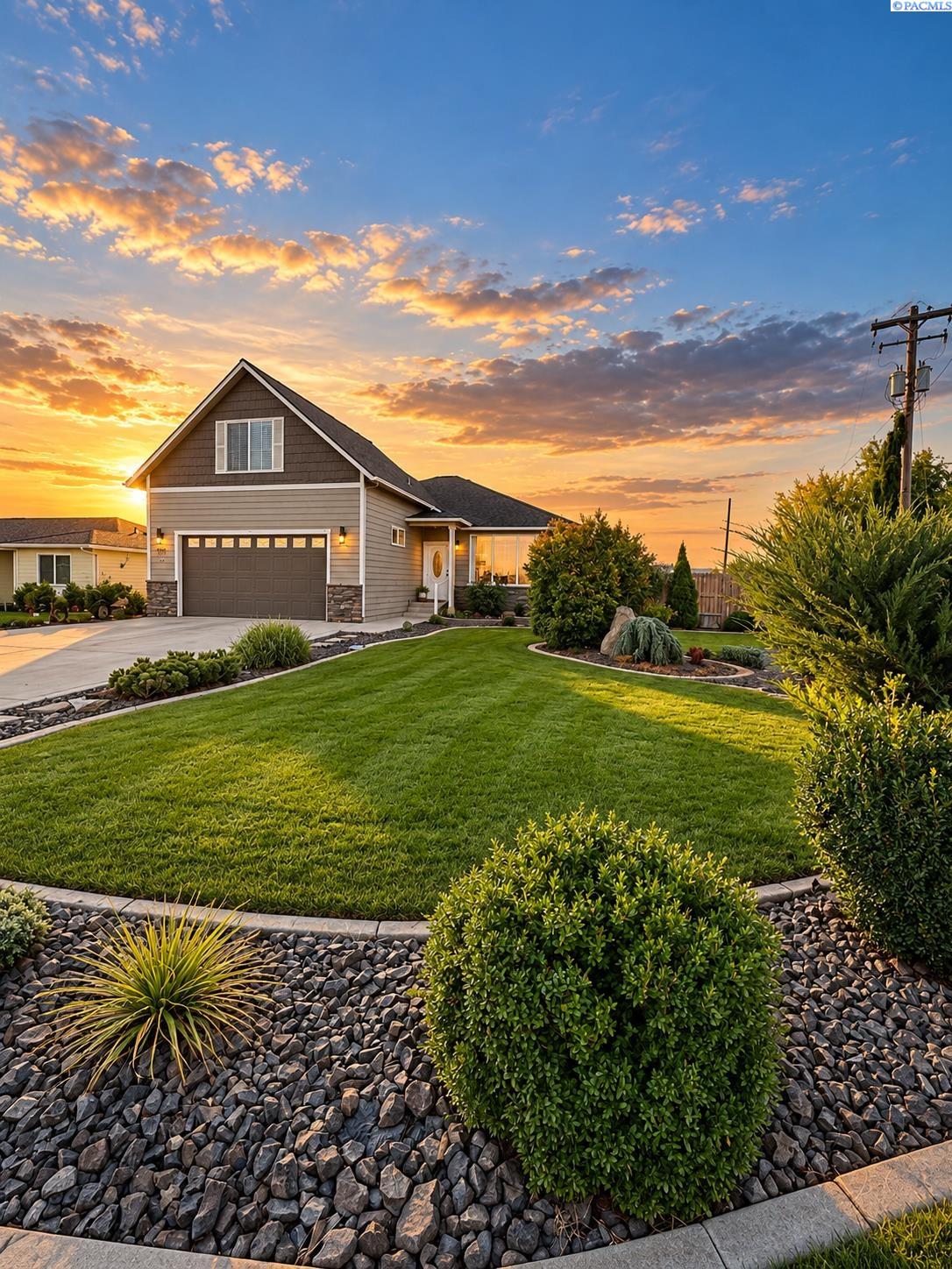 Photo 2 of Single family home for sale at 2004 Wyant Way, Grandview, WA 98930 | MLS# PAC297051 | Listing updated on 2026-10-09