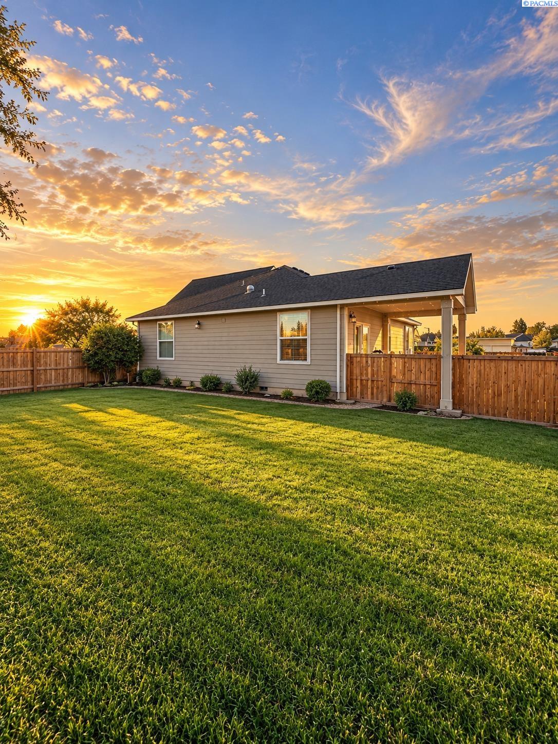 Photo 3 of Single family home for sale at 2004 Wyant Way, Grandview, WA 98930 | MLS# PAC297051 | Listing updated on 2026-10-09