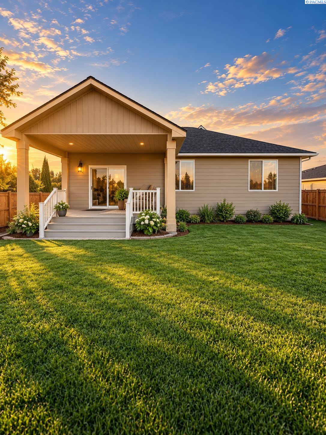 Photo 3 of Single family home for sale at 2004 Wyant Way, Grandview, WA 98930 | MLS# PAC297051 | Listing updated on 2026-10-09