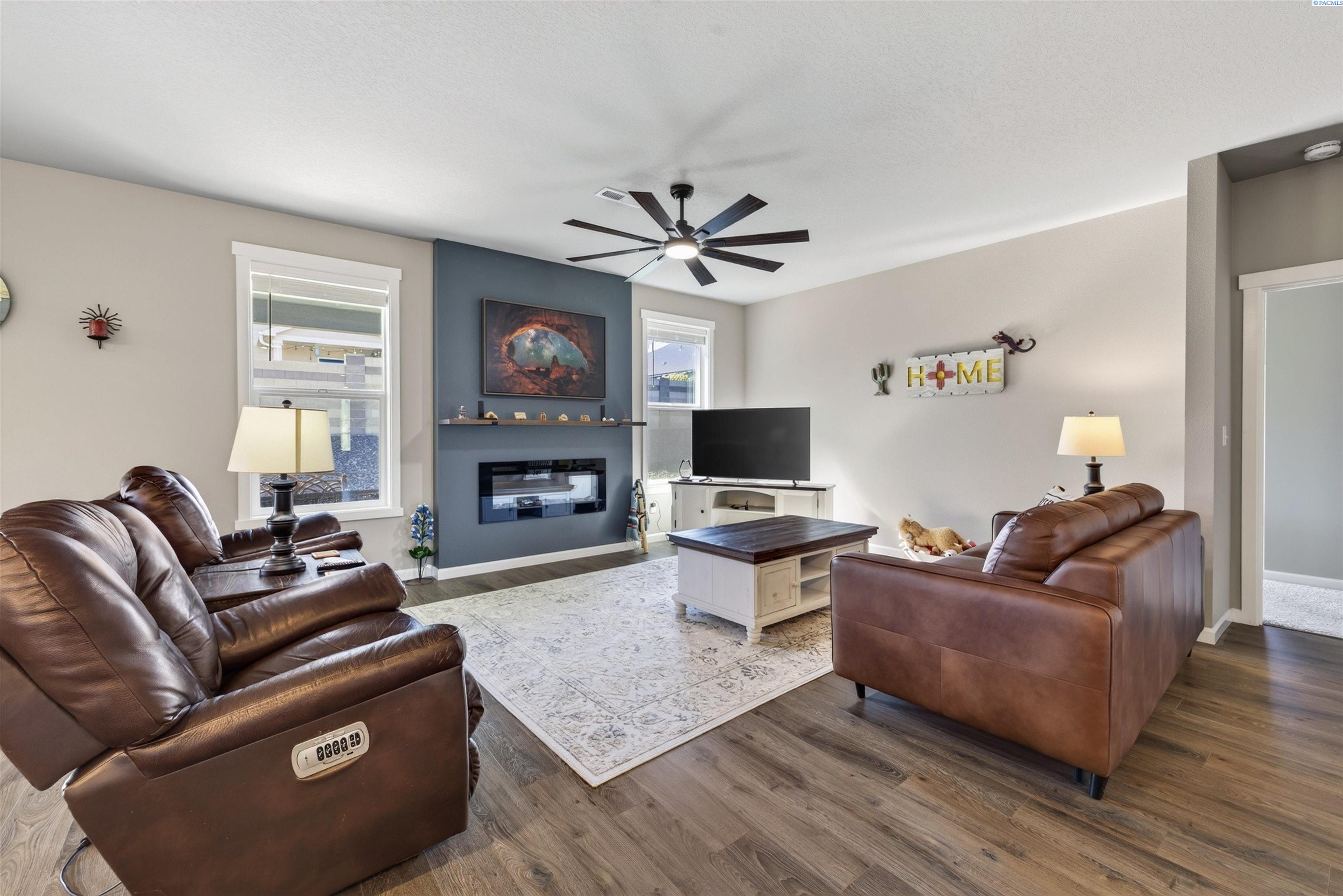 Photo 3 of Single family home for sale at 8383 Lennox St, West Richland, WA 99353 | MLS# PAC297056 | Listing updated on 2026-10-09
