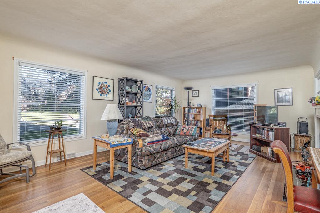 Photo 3 of Single family home for sale at 415 SE Water St, Pullman, WA 99163 | MLS# PAC297063 | Listing updated on 2026-10-09