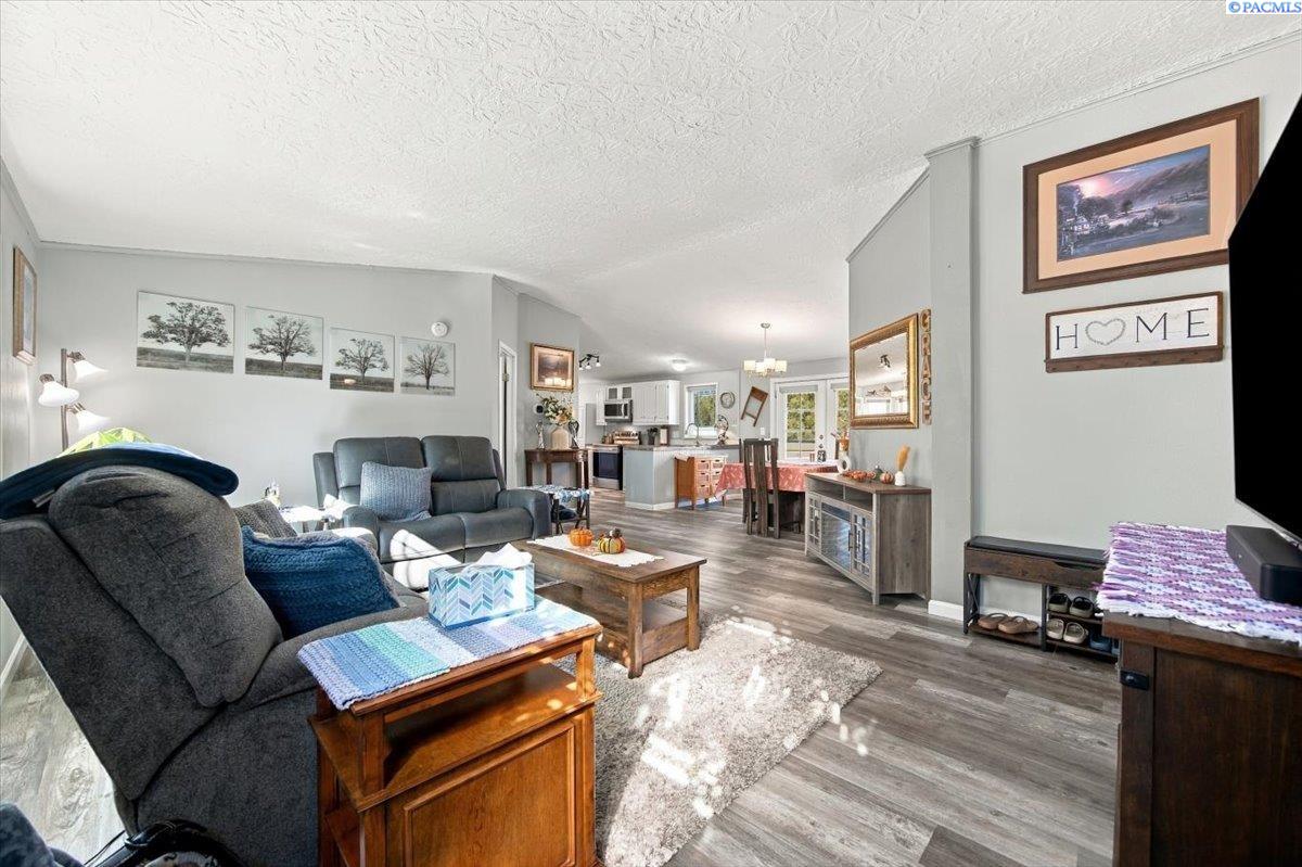 Photo 3 of Manufactured home for sale at 2344 S Buntin Lp, Kennewick, WA 99337 | MLS# PAC297065 | Listing updated on 2026-10-10