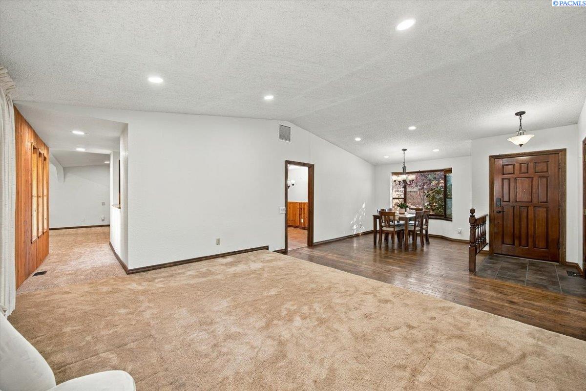 Photo 4 of Single family home for sale at 2047 George Washington Way, Richland, WA 99354 | MLS# PAC297072 | Listing updated on 2026-10-09