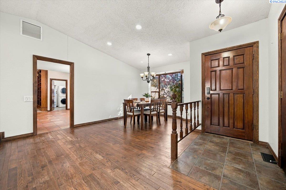 Photo 3 of Single family home for sale at 2047 George Washington Way, Richland, WA 99354 | MLS# PAC297072 | Listing updated on 2026-10-09