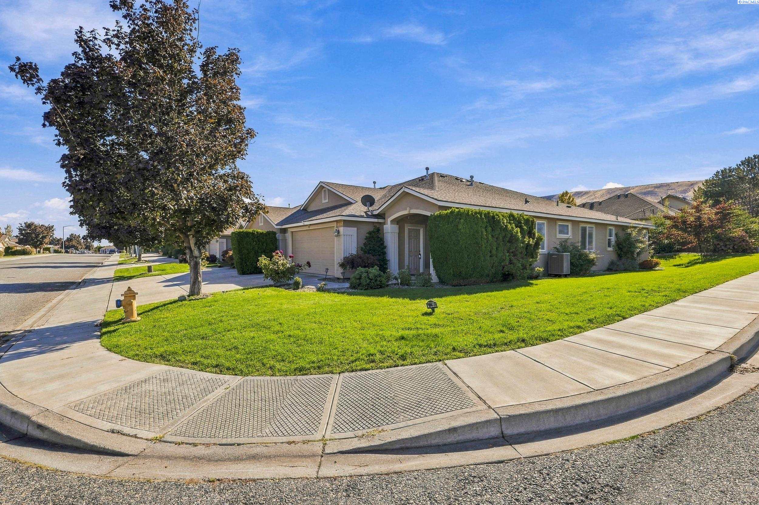 Photo 2 of Townhouse for sale at 3597 Waterford St, Richland, WA 99352 | MLS# PAC297086 | Listing updated on 2026-10-13