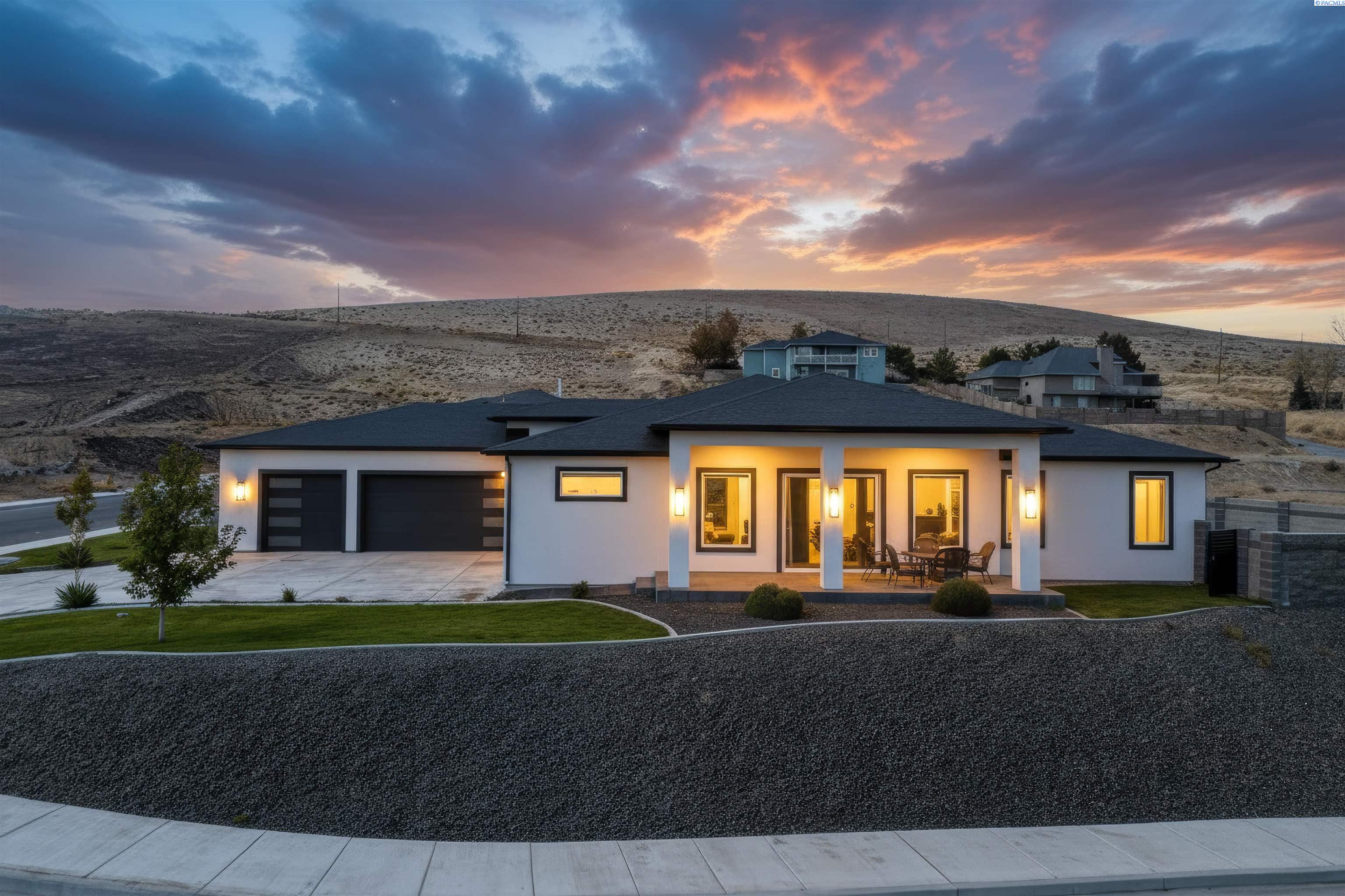 Photo 1 of Single family home for sale at 5658 S Newport Pl, Kennewick, WA 99337 | MLS# PAC297087 | Listing updated on 2026-10-10