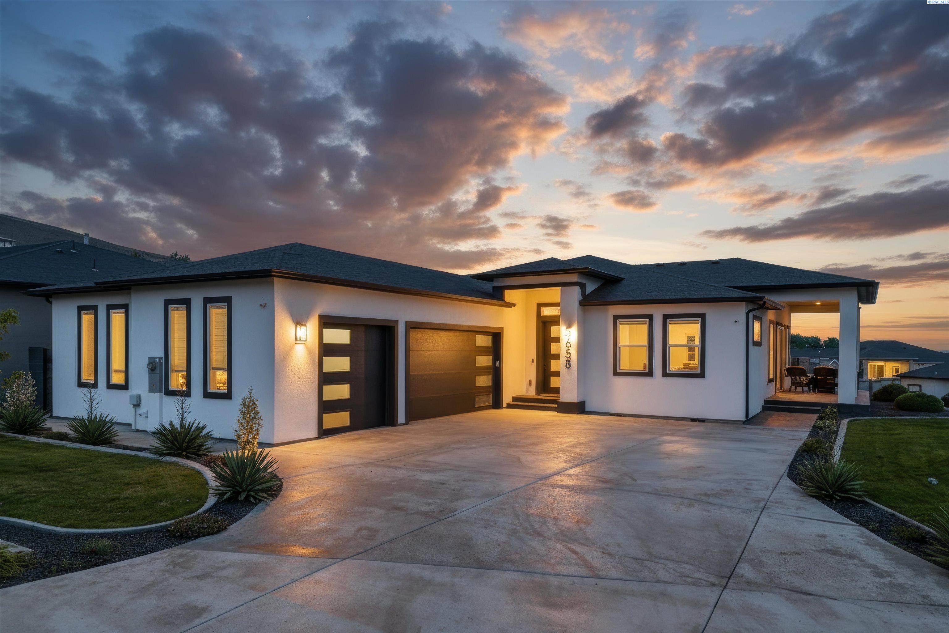 Single family home for sale at 5658 S Newport Pl, Kennewick, WA 99337 | MLS# PAC297087
