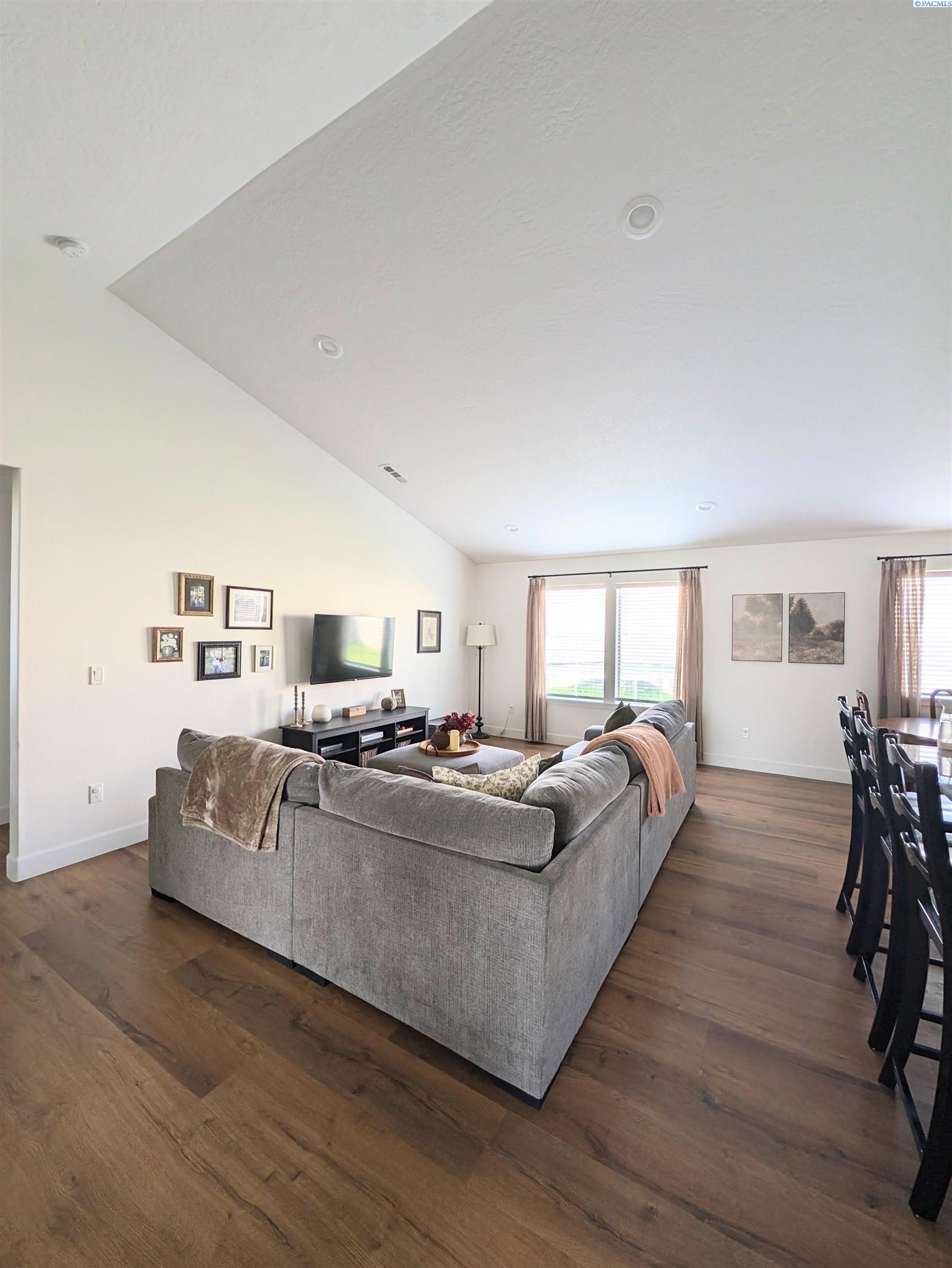 Photo 3 of Single family home for sale at 7905 Cariboo Dr, Pasco, WA 99301 | MLS# PAC297089 | Listing updated on 2026-10-10