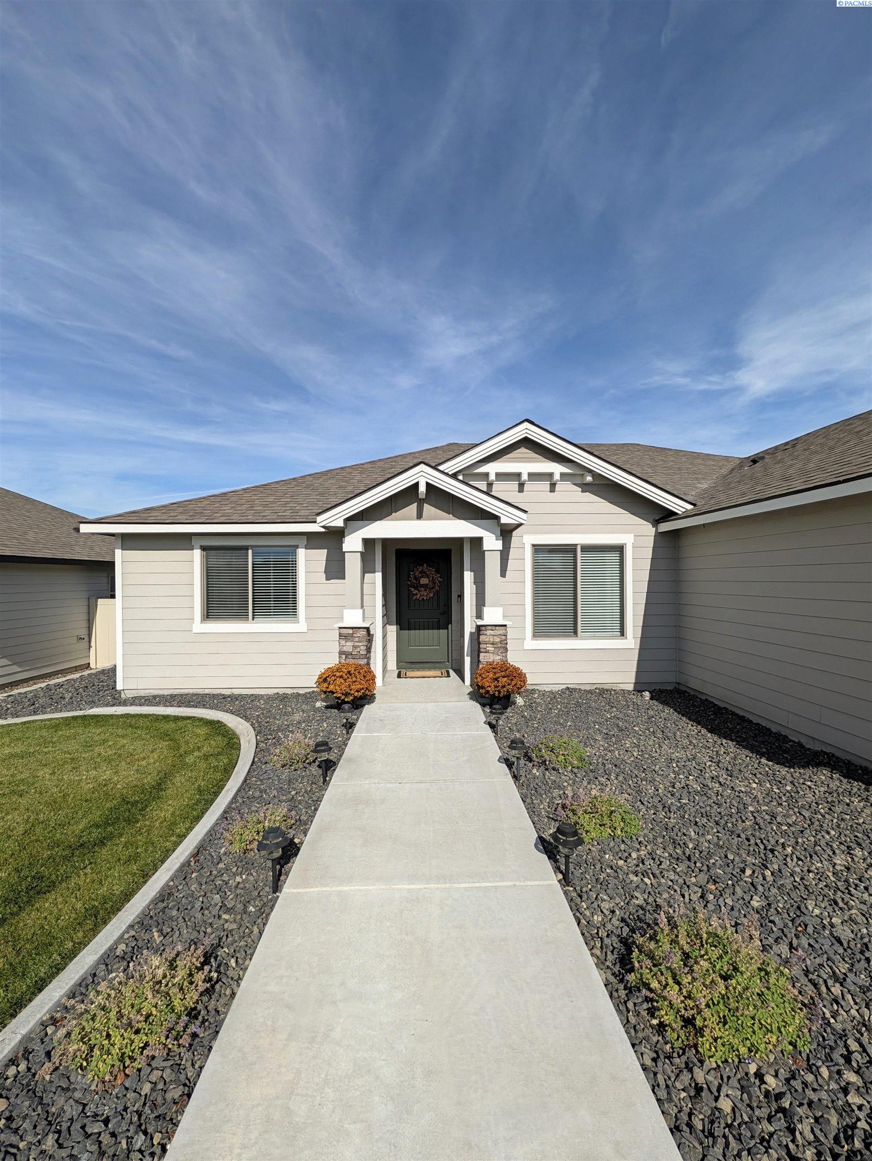 Photo 2 of Single family home for sale at 7905 Cariboo Dr, Pasco, WA 99301 | MLS# PAC297089 | Listing updated on 2026-10-10