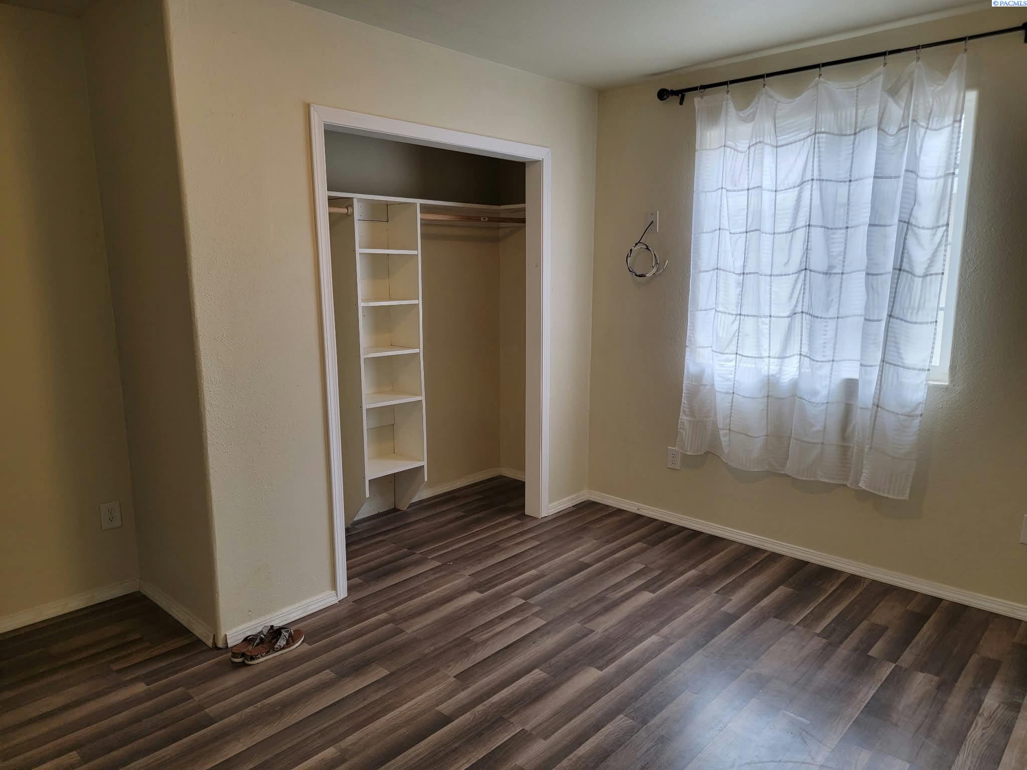 Photo 3 of Single family home for sale at 910 N 5th Street, Grandview, WA 98930 | MLS# PAC297103 | Listing updated on 2026-10-10