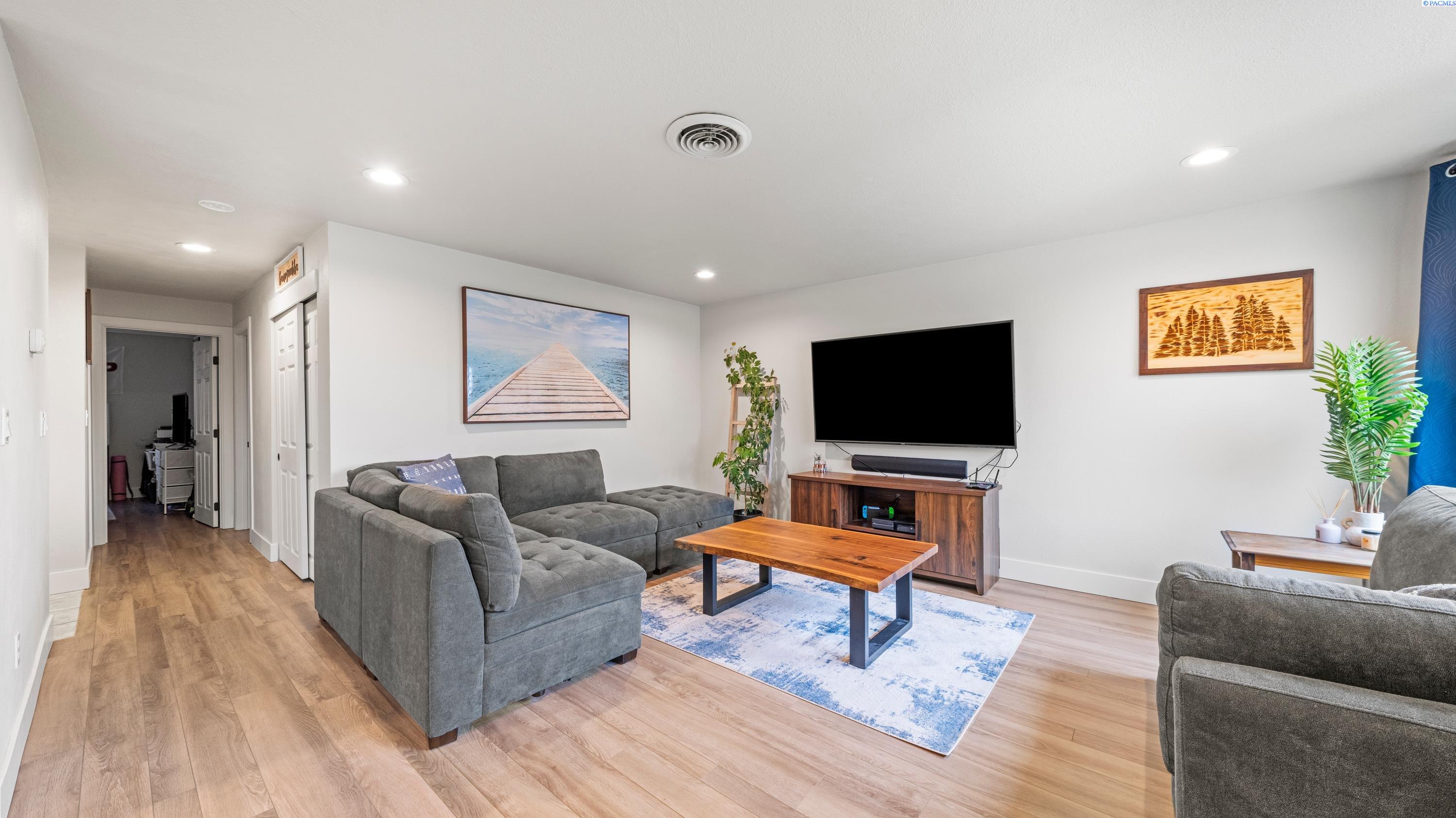 Photo 3 of Condo for sale at 303 Gage Blvd, Richland, WA 99352 | MLS# PAC297104 | Listing updated on 2026-10-10