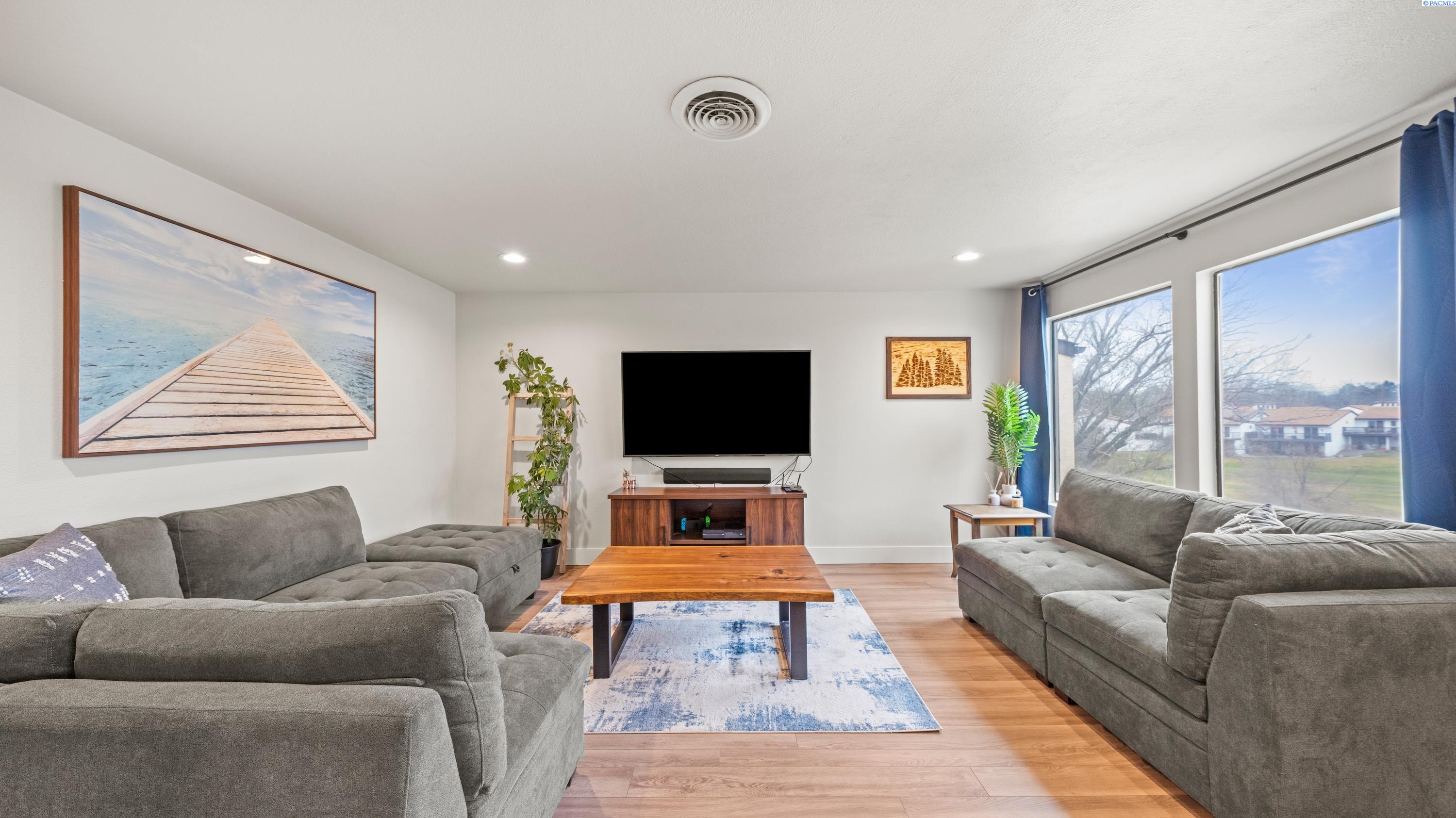 Photo 3 of Condo for sale at 303 Gage Blvd, Richland, WA 99352 | MLS# PAC297104 | Listing updated on 2026-10-10