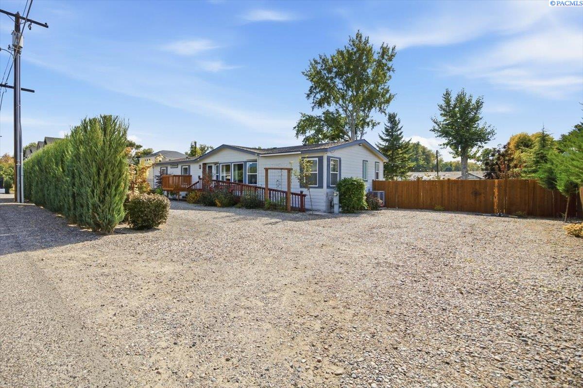 Photo 4 of Manufactured home for sale at 515 Carol Ave, Benton City, WA 99320 | MLS# PAC297117 | Listing updated on 2026-10-11