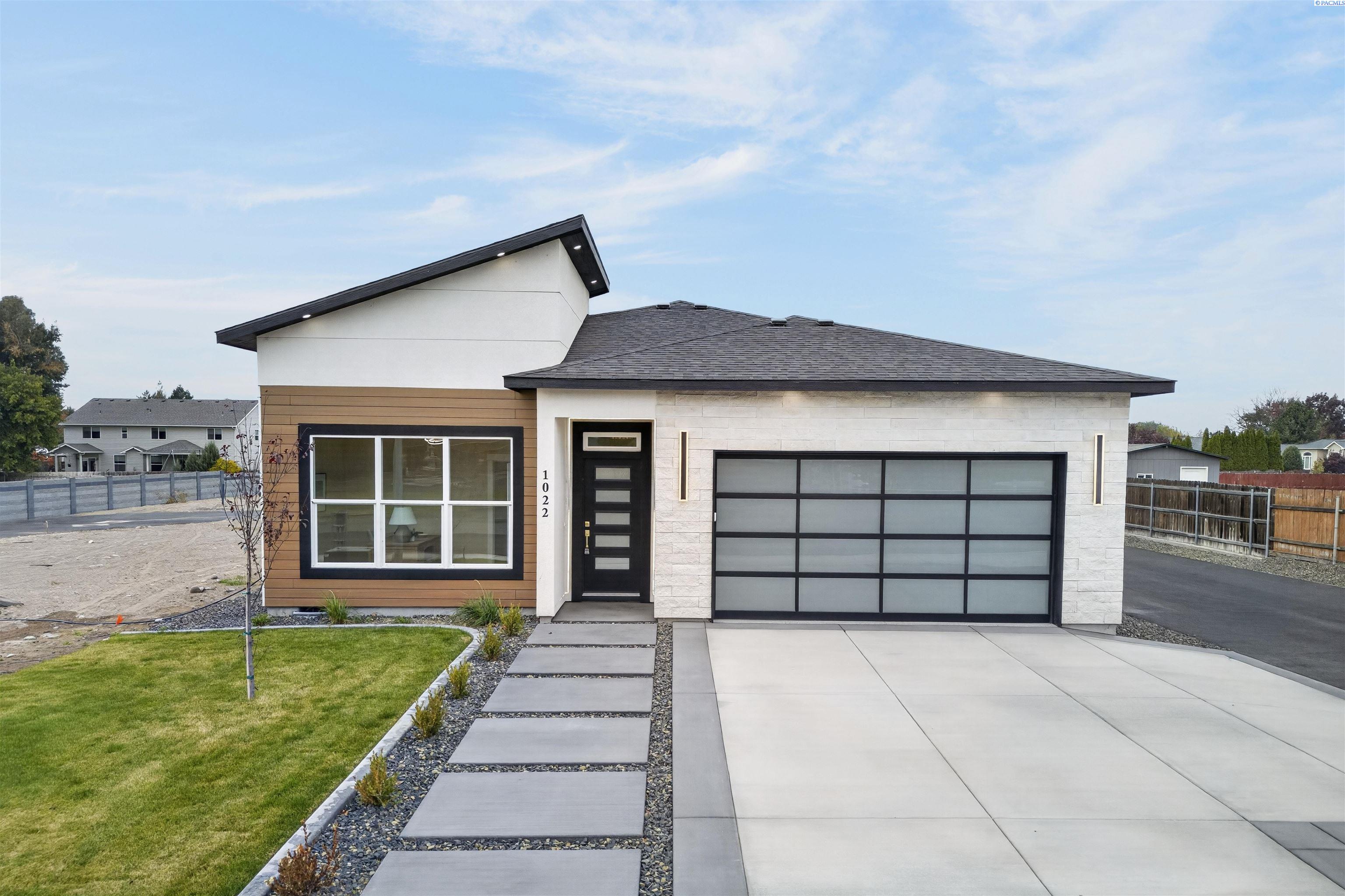 Single family home for sale at 1022 Road 64, Pasco, WA 99301 | MLS# PAC297400