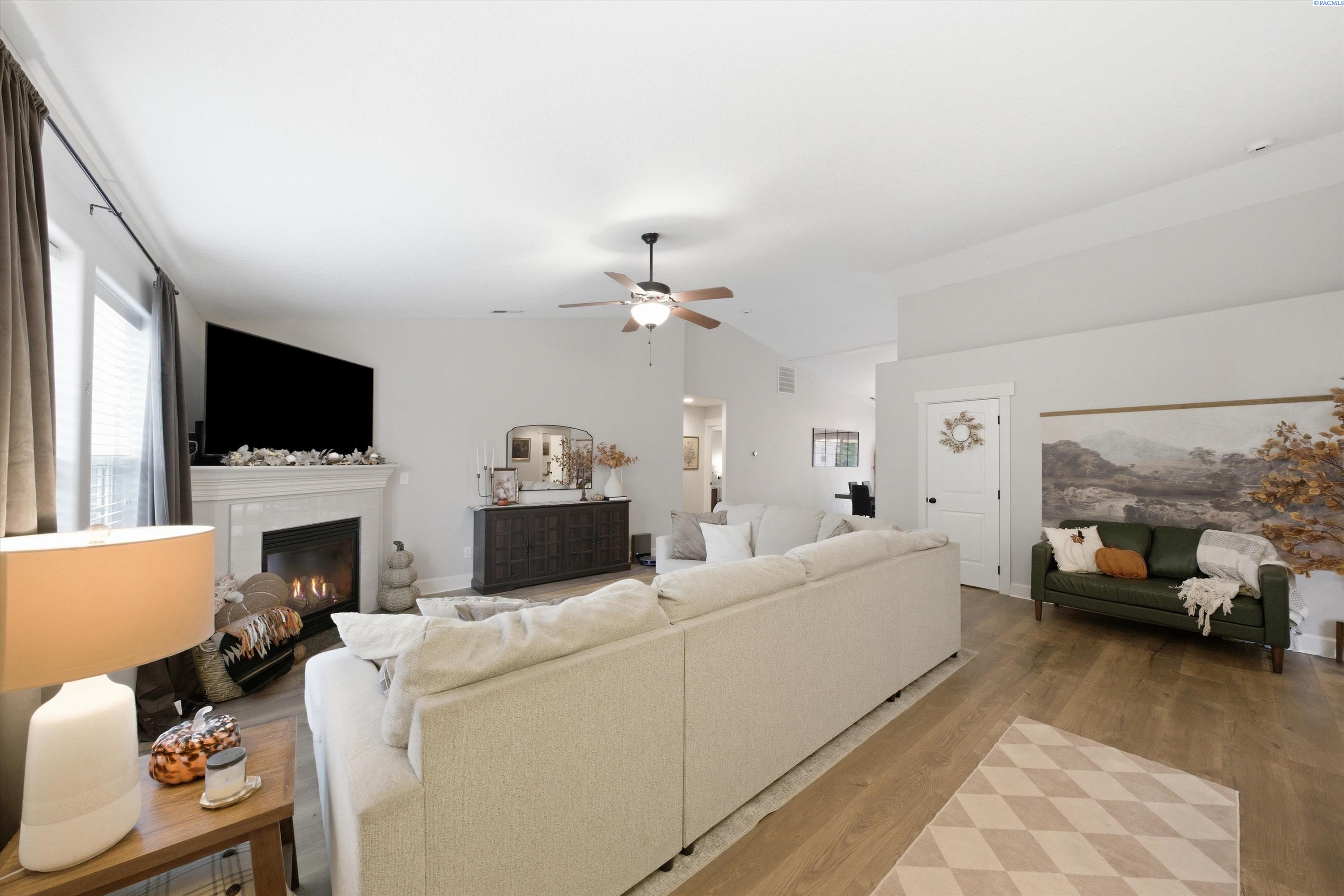 Photo 3 of Single family home for sale at 5717 W 23rd Avenue, Kennewick, WA 99338 | MLS# PAC297407 | Listing updated on 2026-10-26