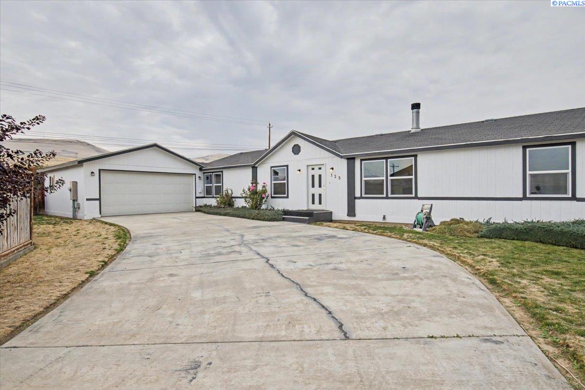 Photo 3 of Manufactured home for sale at 125 Top Ct, Yakima, WA 98901 | MLS# PAC297413 | Listing updated on 2026-10-26
