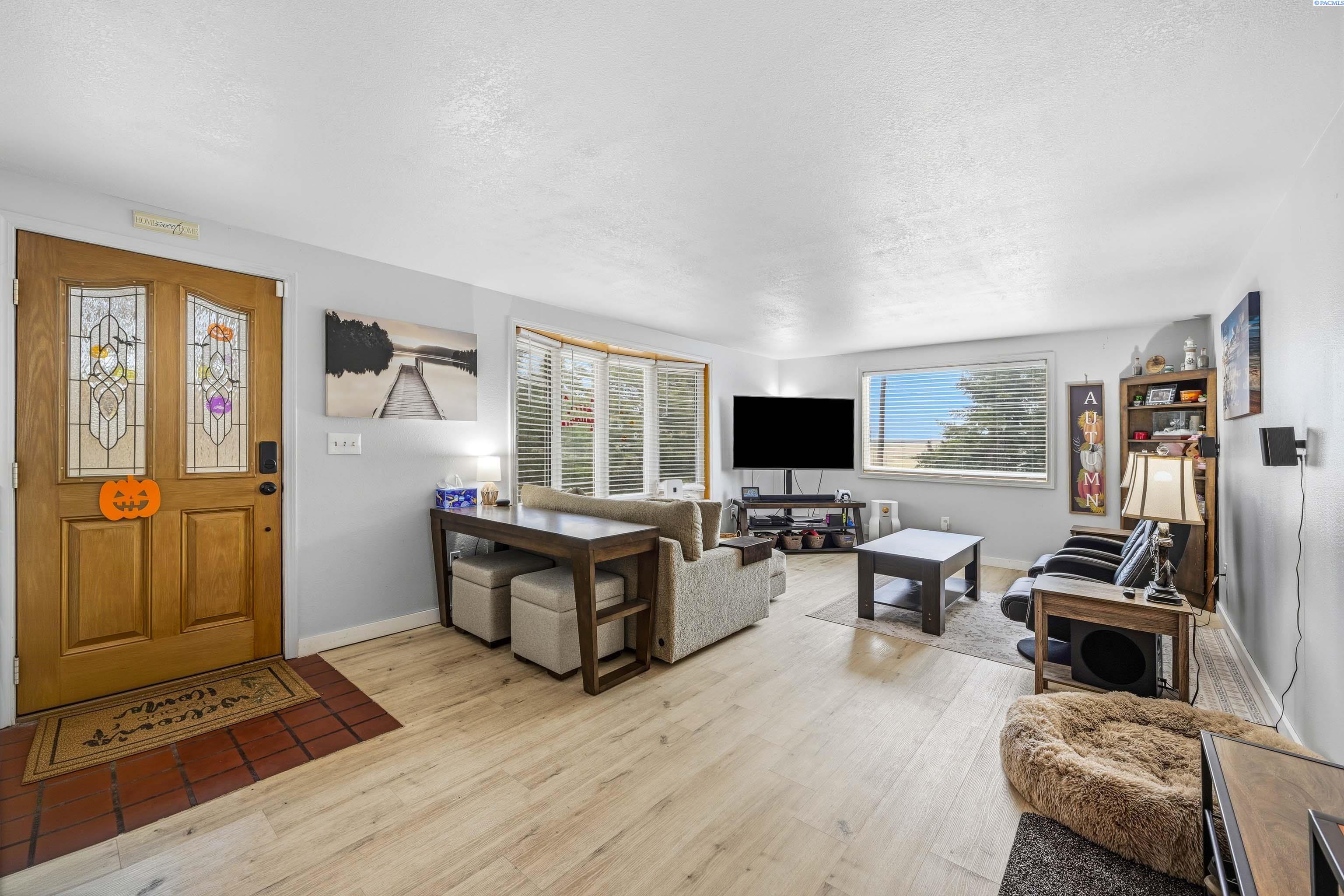 Photo 3 of Single family home for sale at 210 N High St, Uniontown, WA 99179 | MLS# PAC297417 | Listing updated on 2026-10-25