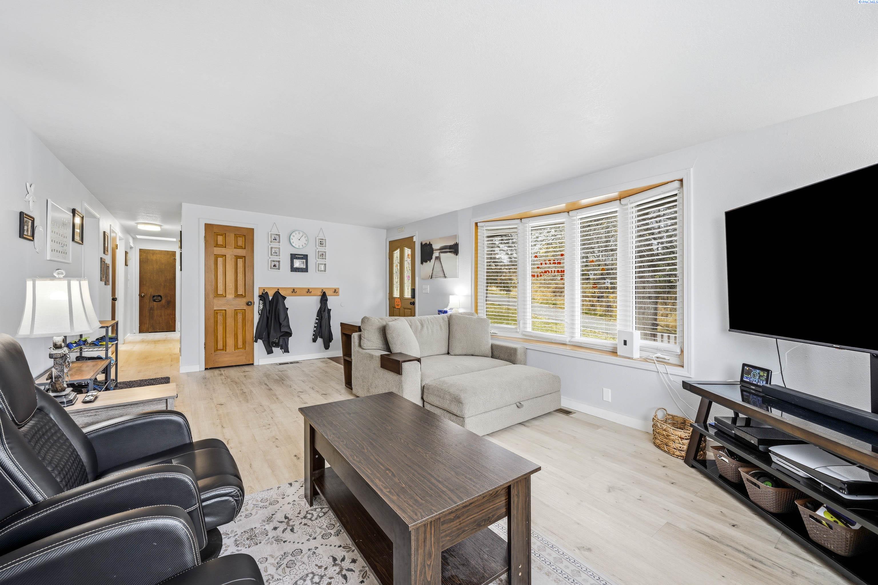 Photo 3 of Single family home for sale at 210 N High St, Uniontown, WA 99179 | MLS# PAC297417 | Listing updated on 2026-10-25