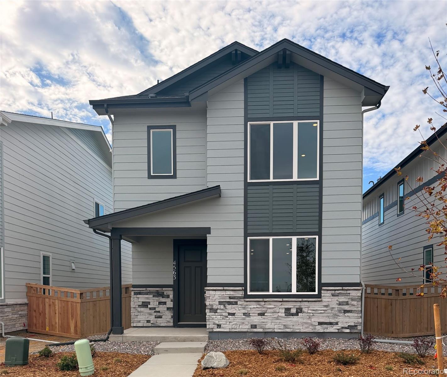 Photo 1 of Single family home for sale at 4563 N Versailles St, Aurora, CO 80019 | MLS# 2873770 | Listing updated on 2026-10-23