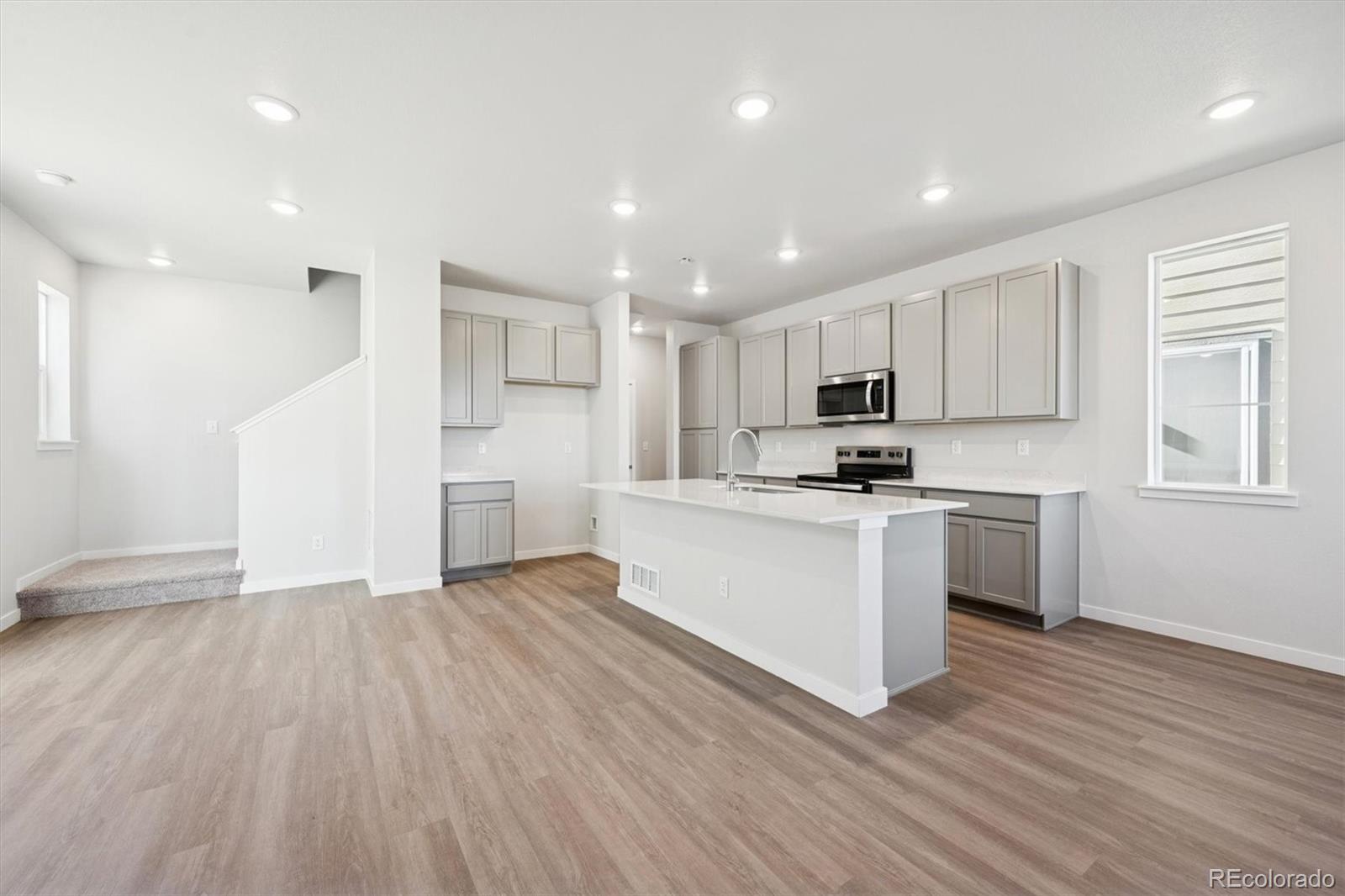 Photo 3 of Single family home for sale at 4583 N Versailles St, Aurora, CO 80019 | MLS# 4664102 | Listing updated on 2026-10-23