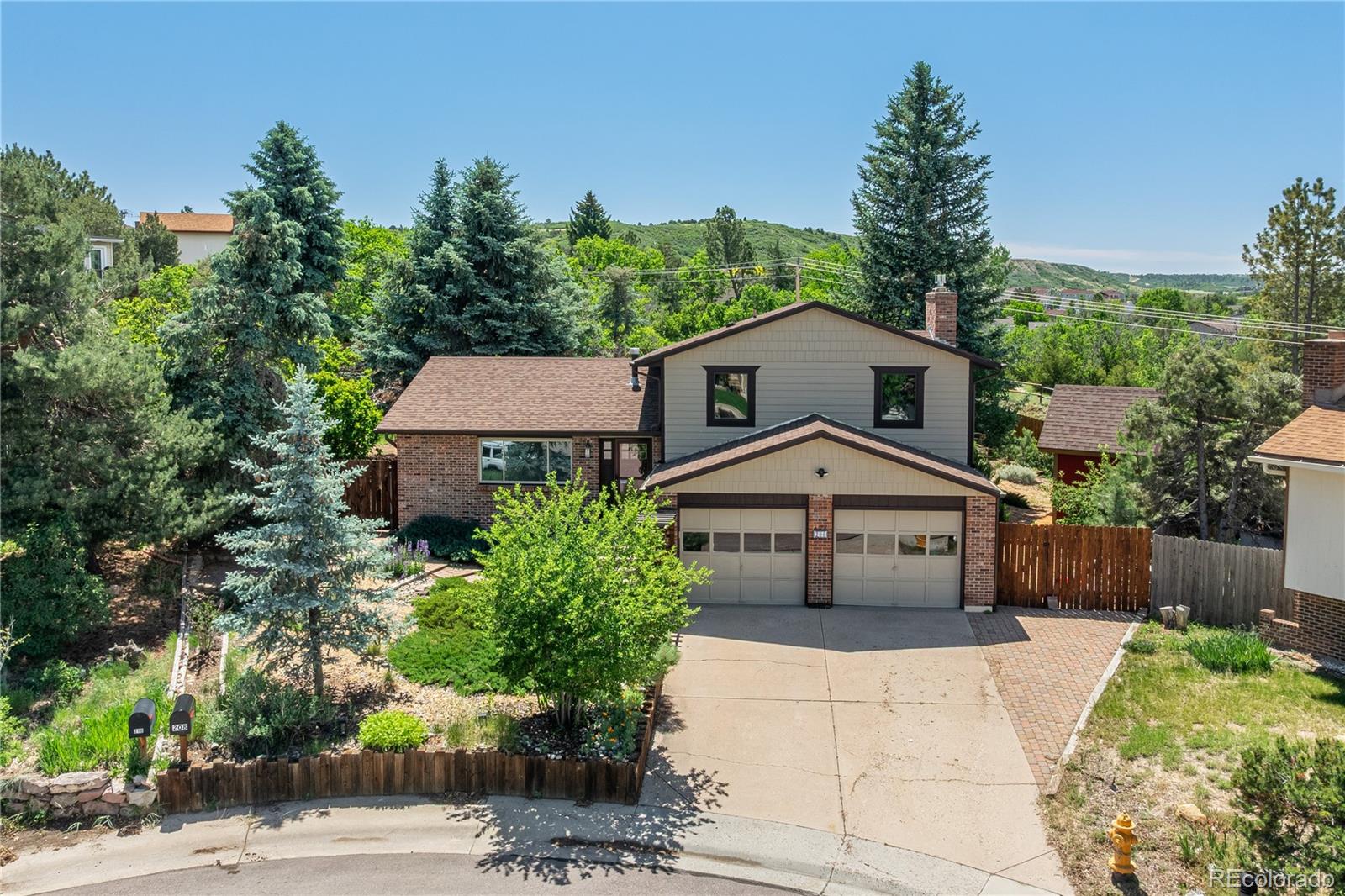 Photo 1 of Single family home for sale at 208 Elm Ct, Castle Rock, CO 80104 | MLS# 1989238 | Listing updated on 2026-09-21