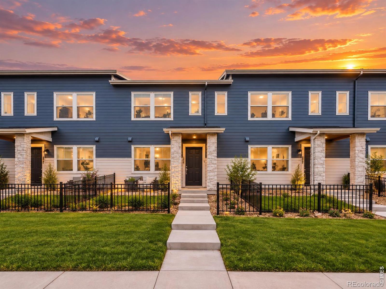Photo 1 of Townhouse for sale at 2833 Bear Springs Cir, Longmont, CO 80503 | MLS# IR1066910 | Listing updated on 2026-09-24