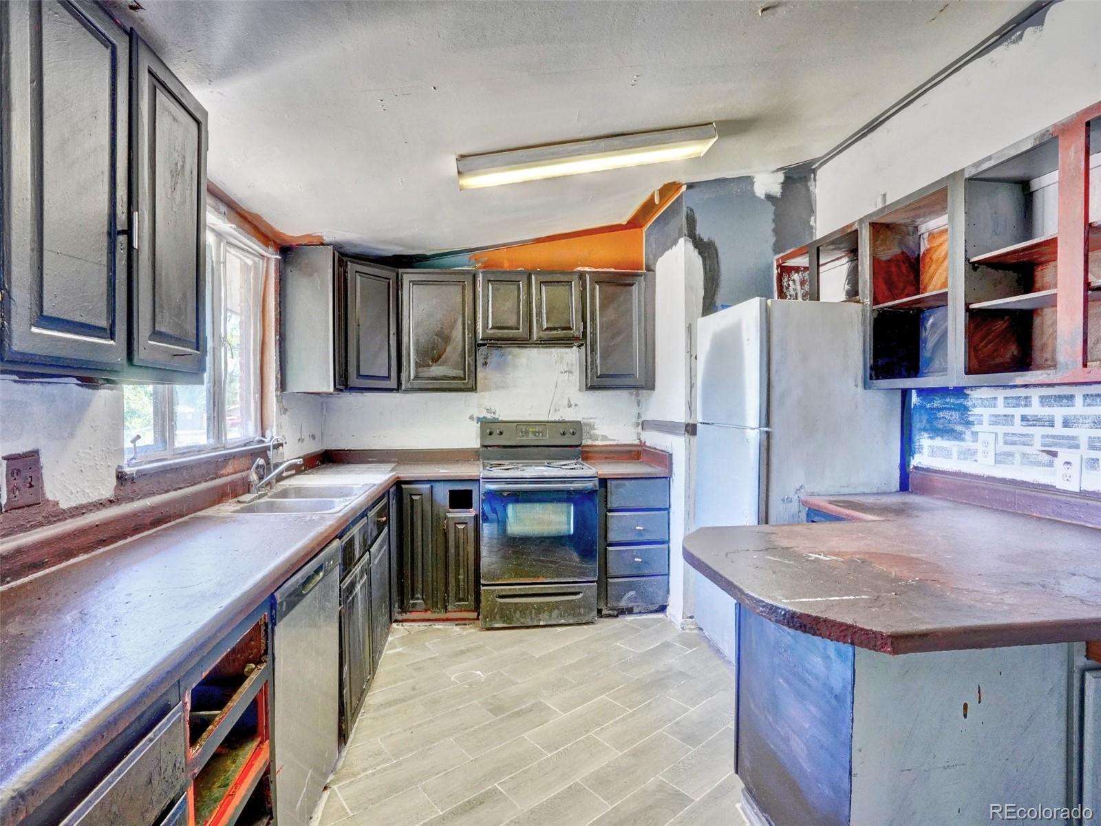 Photo 3 of Sale Pending at 7789 Greenleaf Ln, Denver, CO 80221 | MLS# 3821135 | Listing updated on 2026-10-07