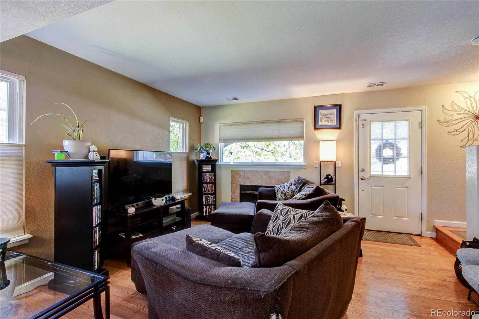 Photo 3 of Townhouse for sale at 6301 W Byers Pl, Lakewood, CO 80226 | MLS# 8186421 | Listing updated on 2026-10-24