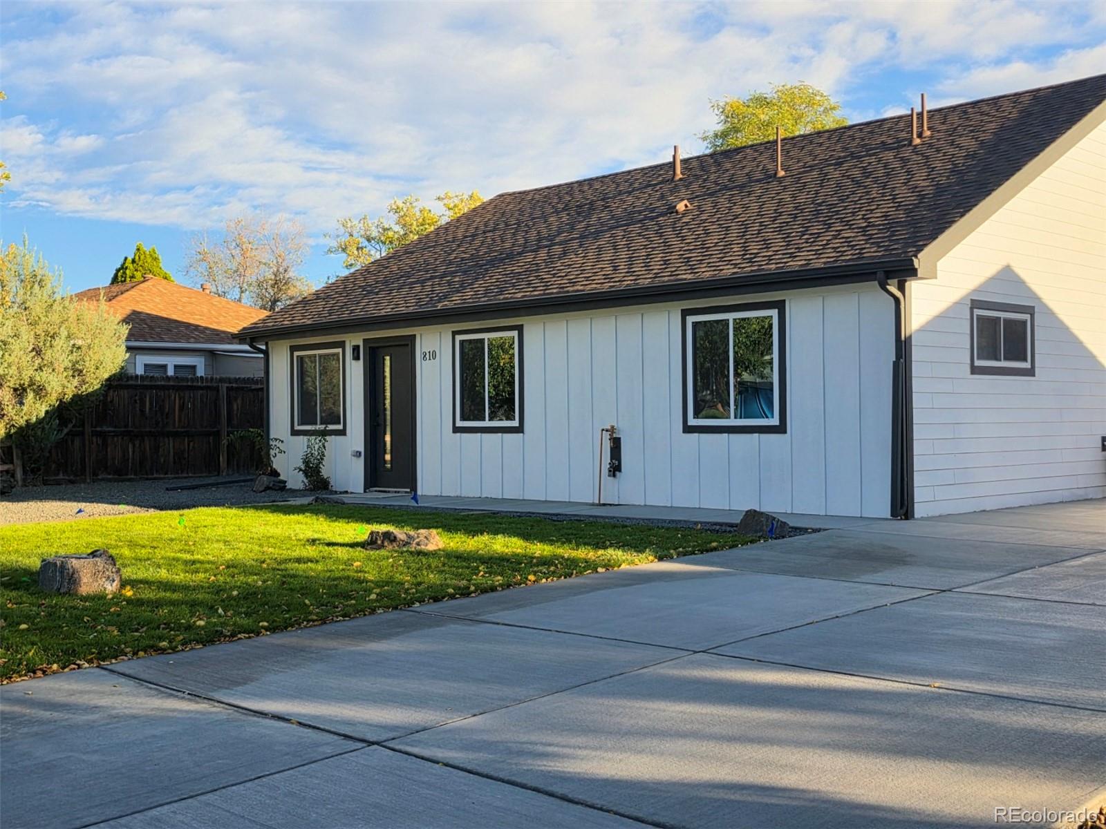 Photo 1 of Single family home for sale at 810 Uvalda St, Aurora, CO 80011 | MLS# 7241564 | Listing updated on 2026-10-23