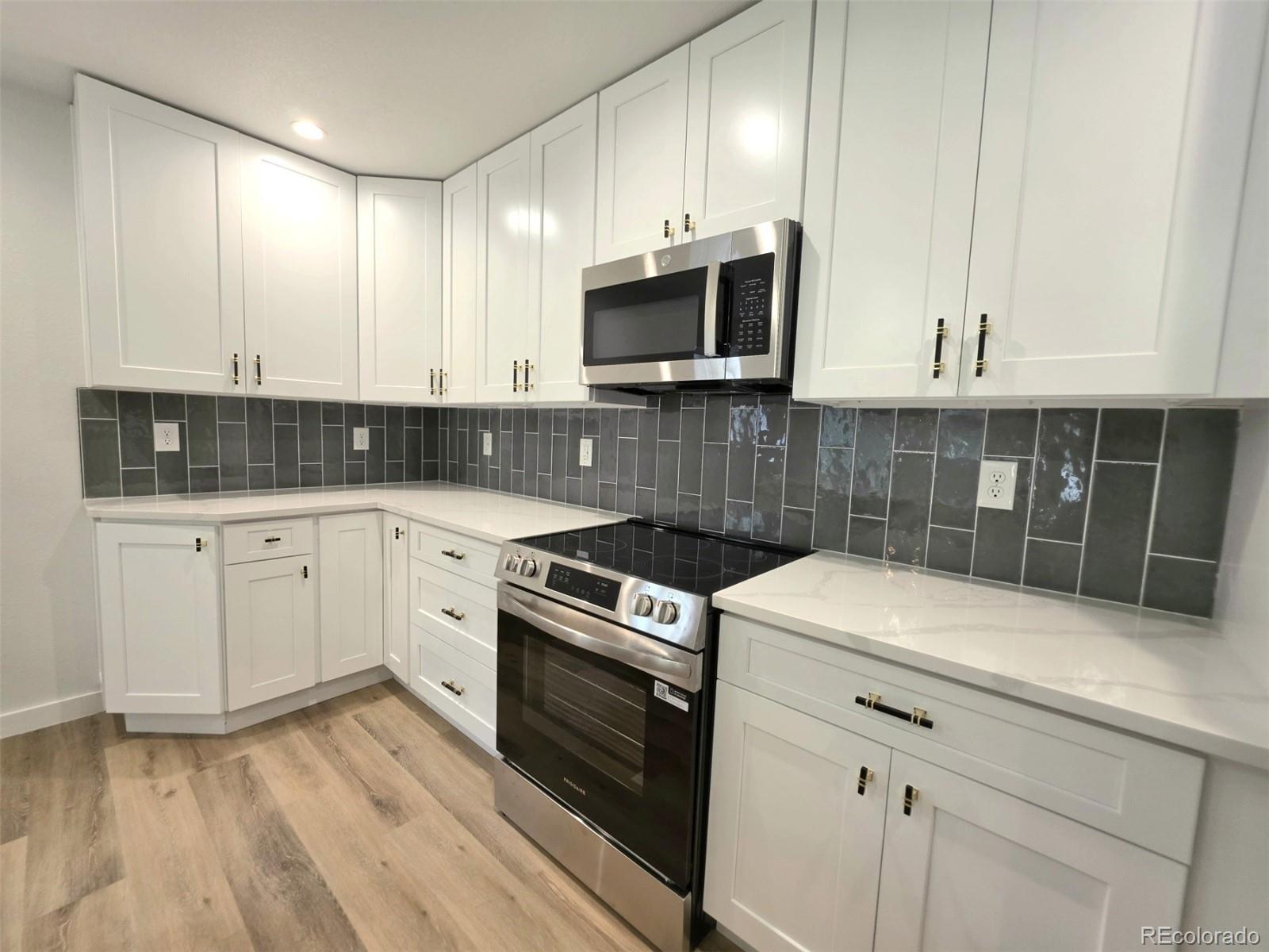 Photo 4 of Single family home for sale at 810 Uvalda St, Aurora, CO 80011 | MLS# 7241564 | Listing updated on 2026-10-23