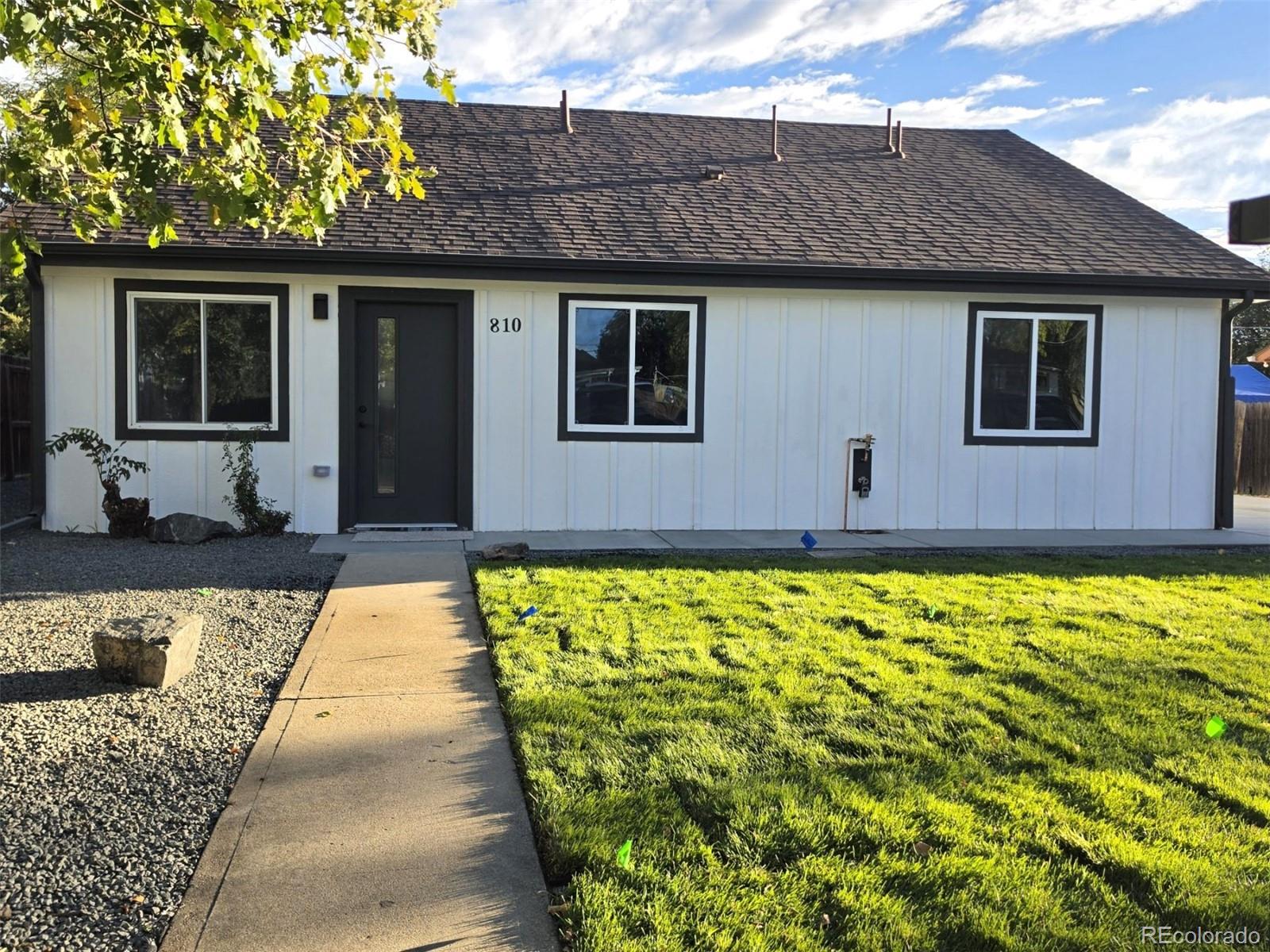 Single family home for sale at 810 Uvalda St, Aurora, CO 80011 | MLS# 7241564
