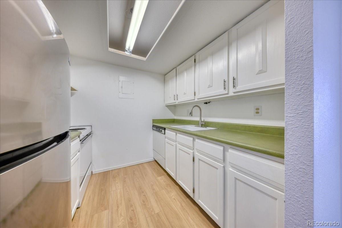 Listing Photo 5 - Condo for sale in building located at 1150 Golden Cir, Golden, CO 80401 - Unit #511