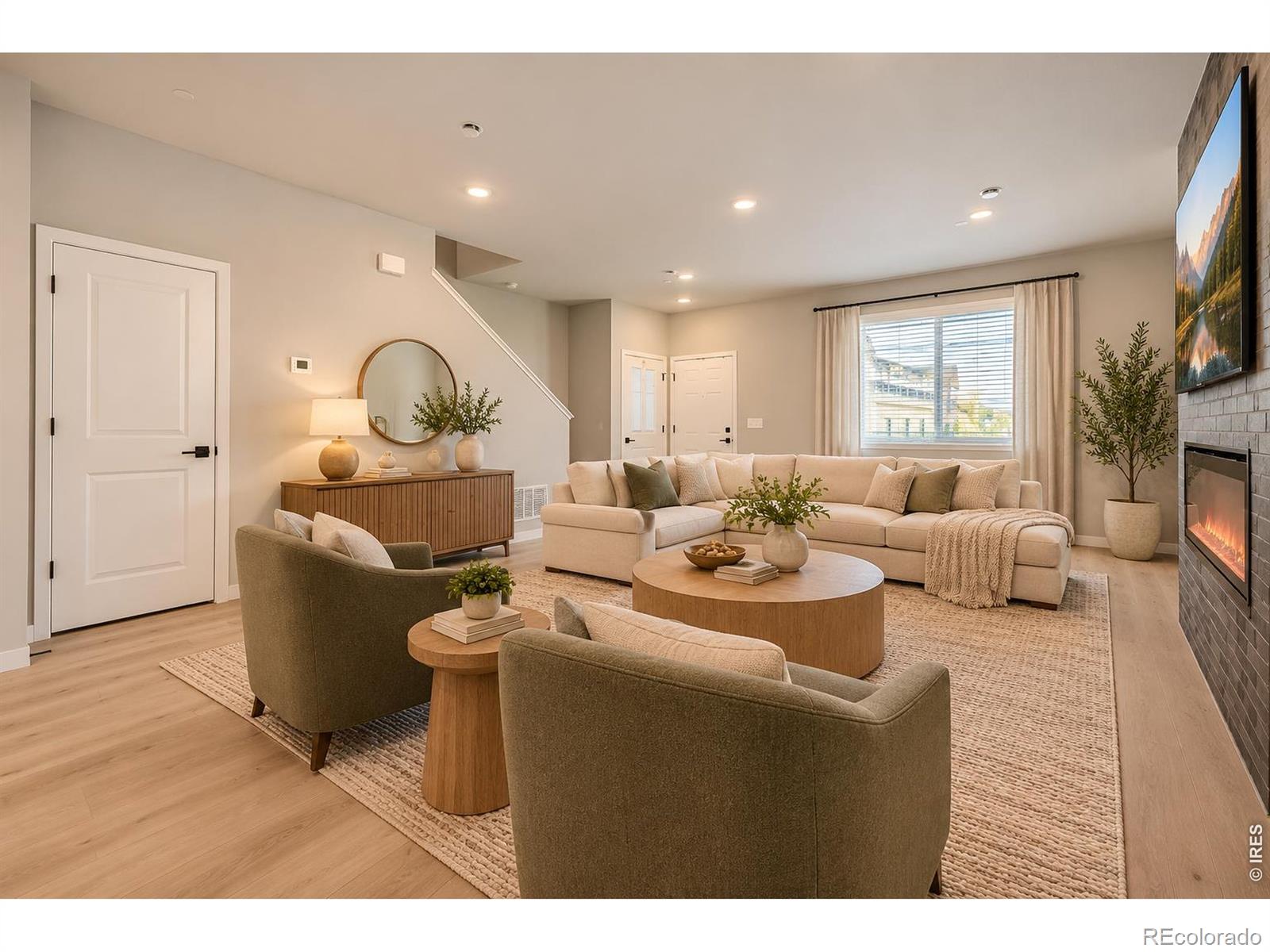 Photo 4 of Townhouse for sale at 2844 Bear Springs Cir, Longmont, CO 80503 | MLS# IR1071180 | Listing updated on 2026-10-25