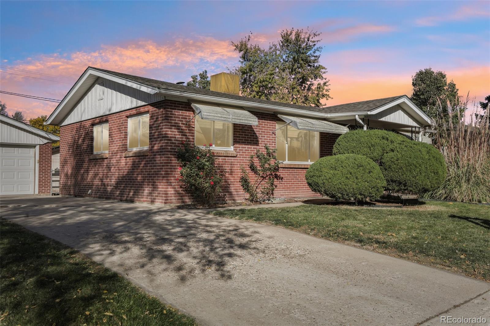 Photo 2 of Single family home for sale at 5755 S Hickory St, Littleton, CO 80120 | MLS# 8792132 | Listing updated on 2026-10-25