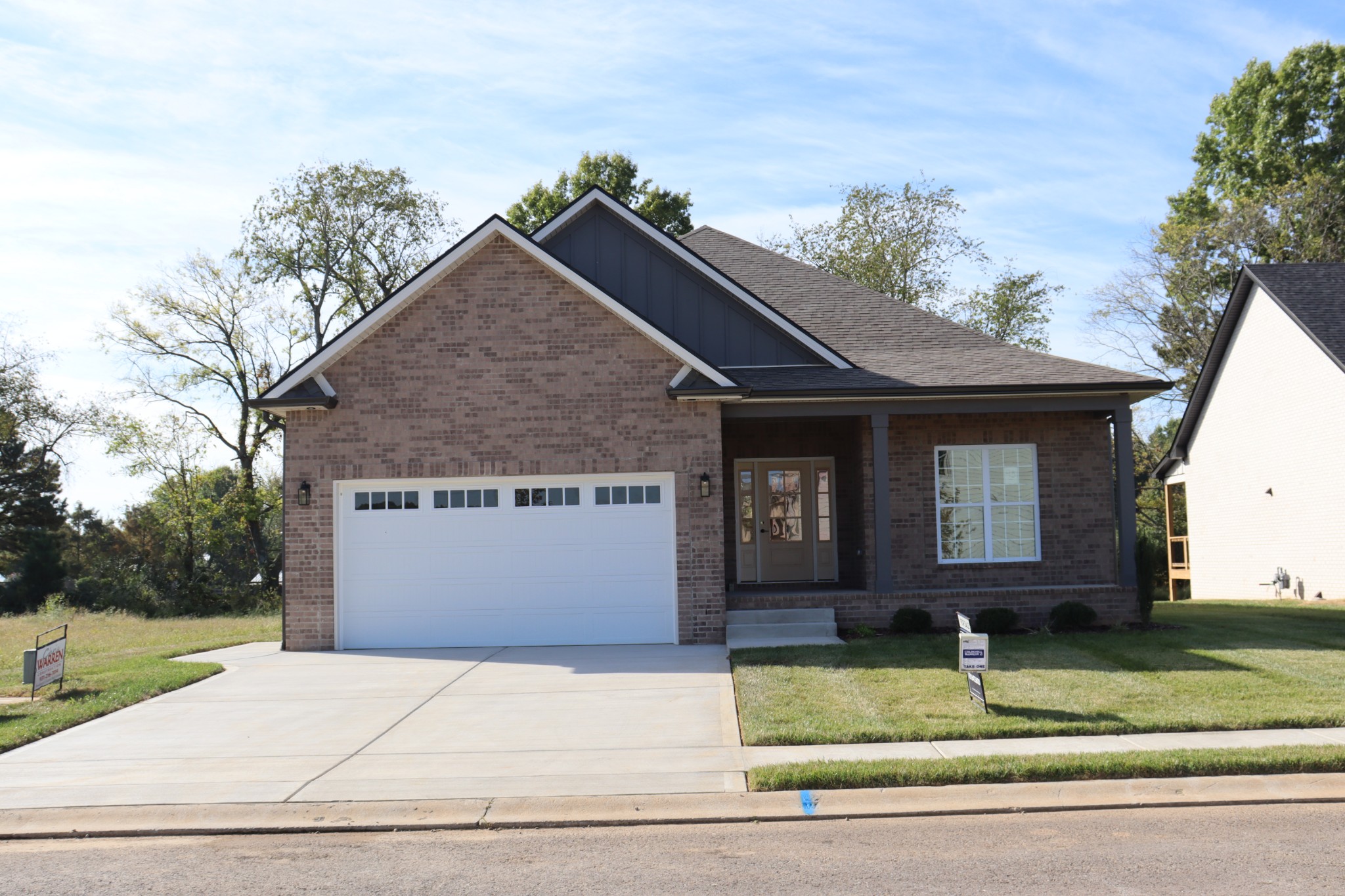Single family home for sale at 734 Southern Pine Trl, Clarksville, TN 37043 | MLS# 3185235