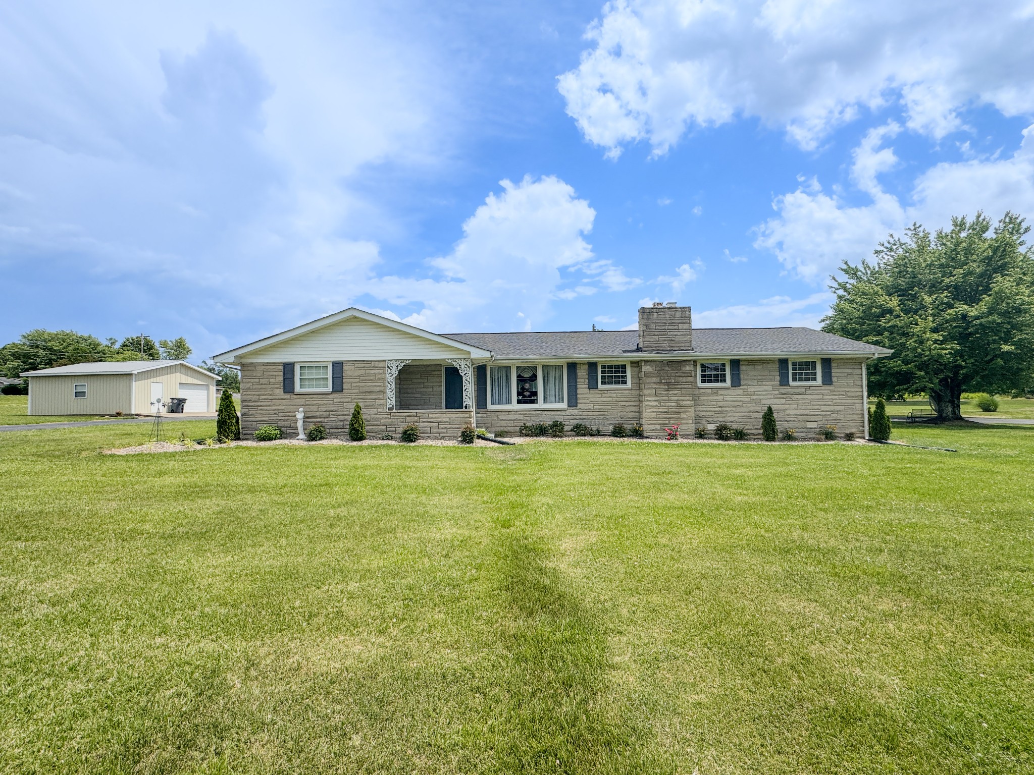 Photo 3 of Single family home for sale at 1406 Ellington Dr, Lafayette, TN 37083 | MLS# 3221153 | Listing updated on 2026-09-21
