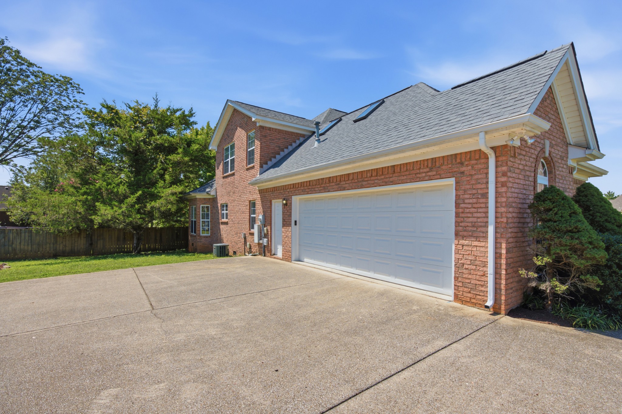Photo 3 of Single family home for sale at 1909 Starbuck Ct, Murfreesboro, TN 37130 | MLS# 3528058 | Listing updated on 2026-09-24