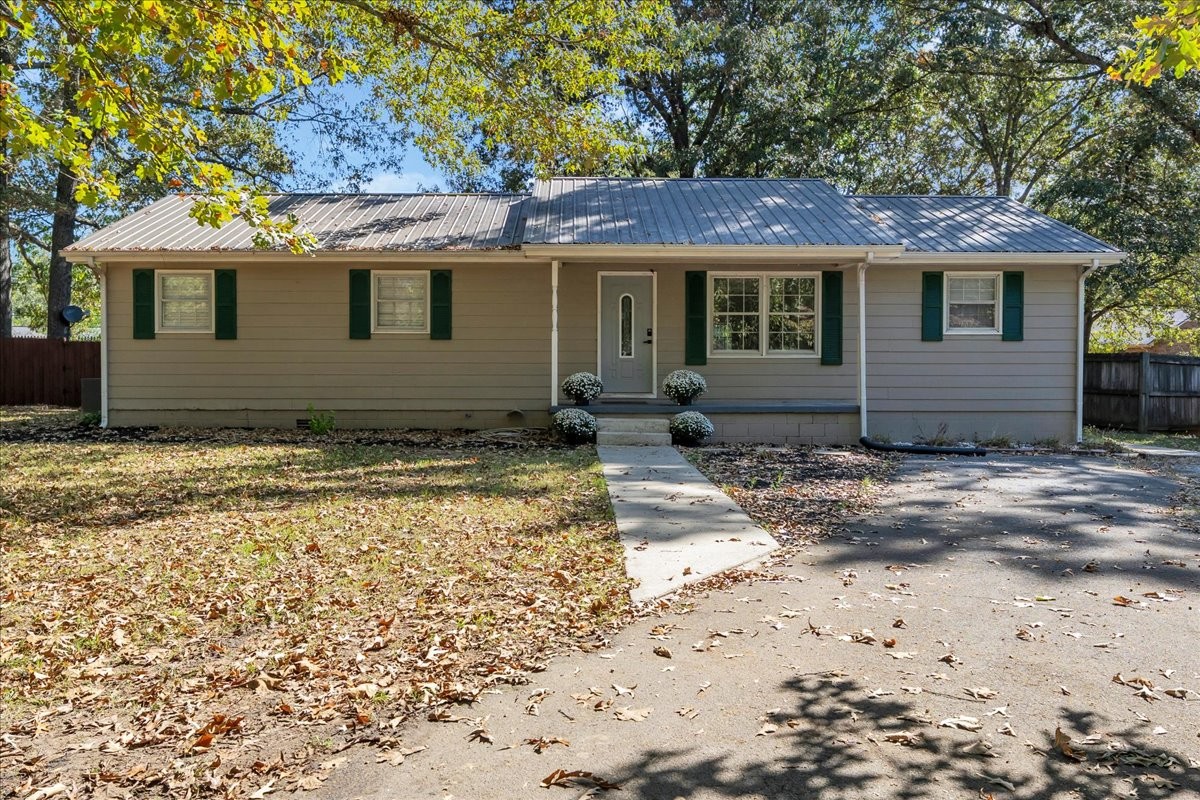 Single family home for sale at 400 Cumberland Ave, Tullahoma, TN 37388 | MLS# 3596273