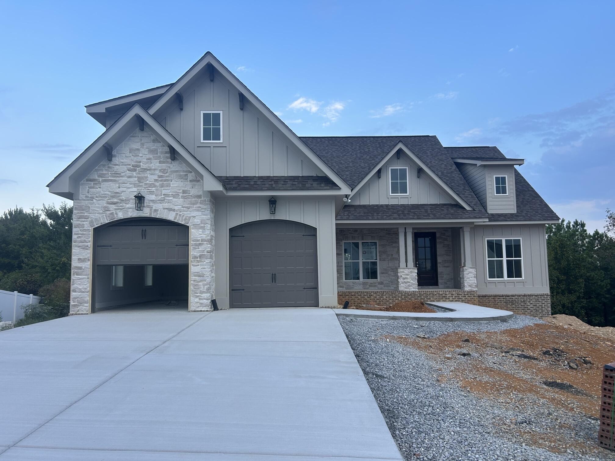 Photo 2 of Single family home for sale at 2139 River Watch Dr, Soddy Daisy, TN 37379 | MLS# 3335362 | Listing updated on 2026-09-21