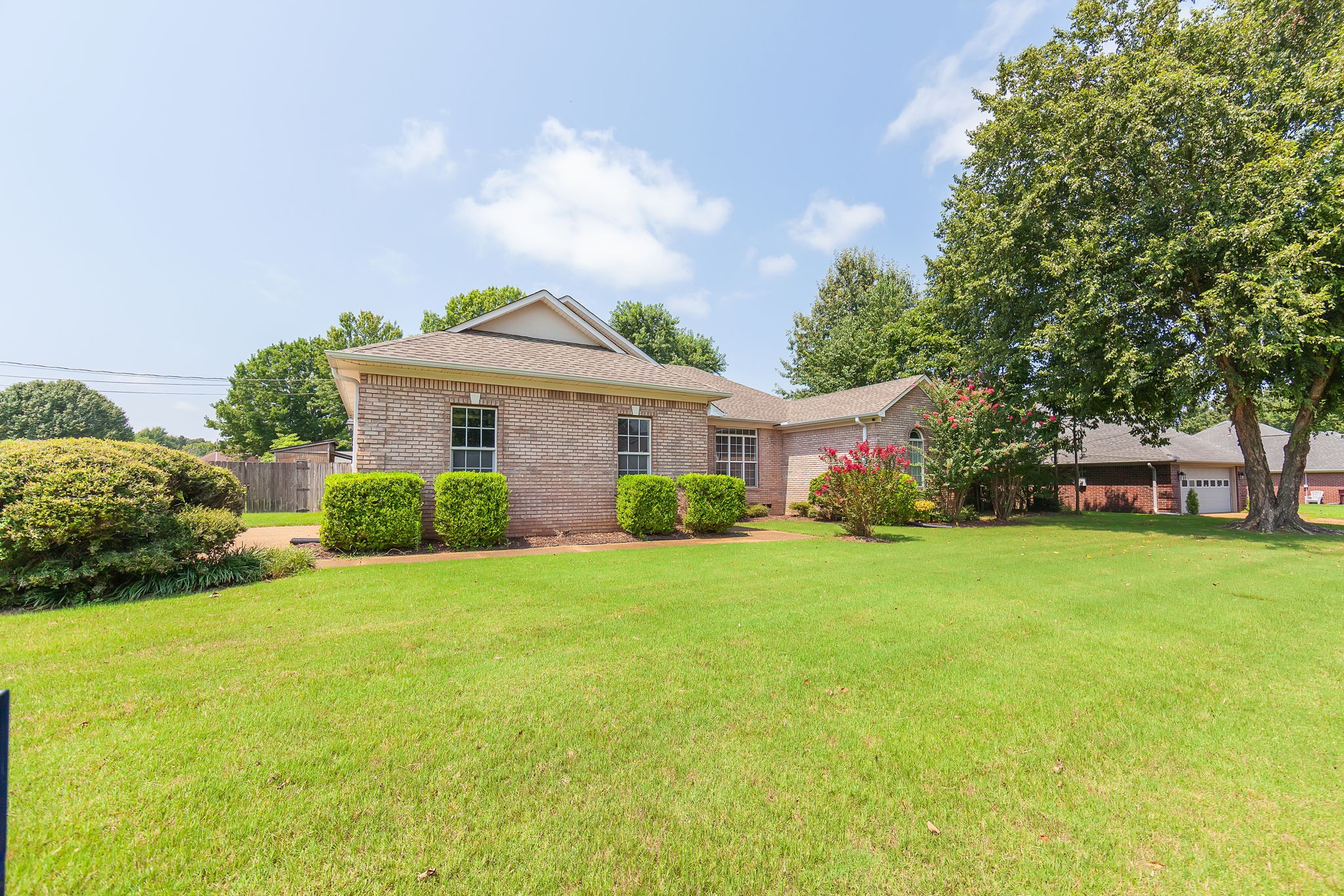 Photo 2 of Sale Pending at 561 Gettysburg Dr, Jackson, TN 38305 | MLS# 3543240 | Listing updated on 2026-09-21