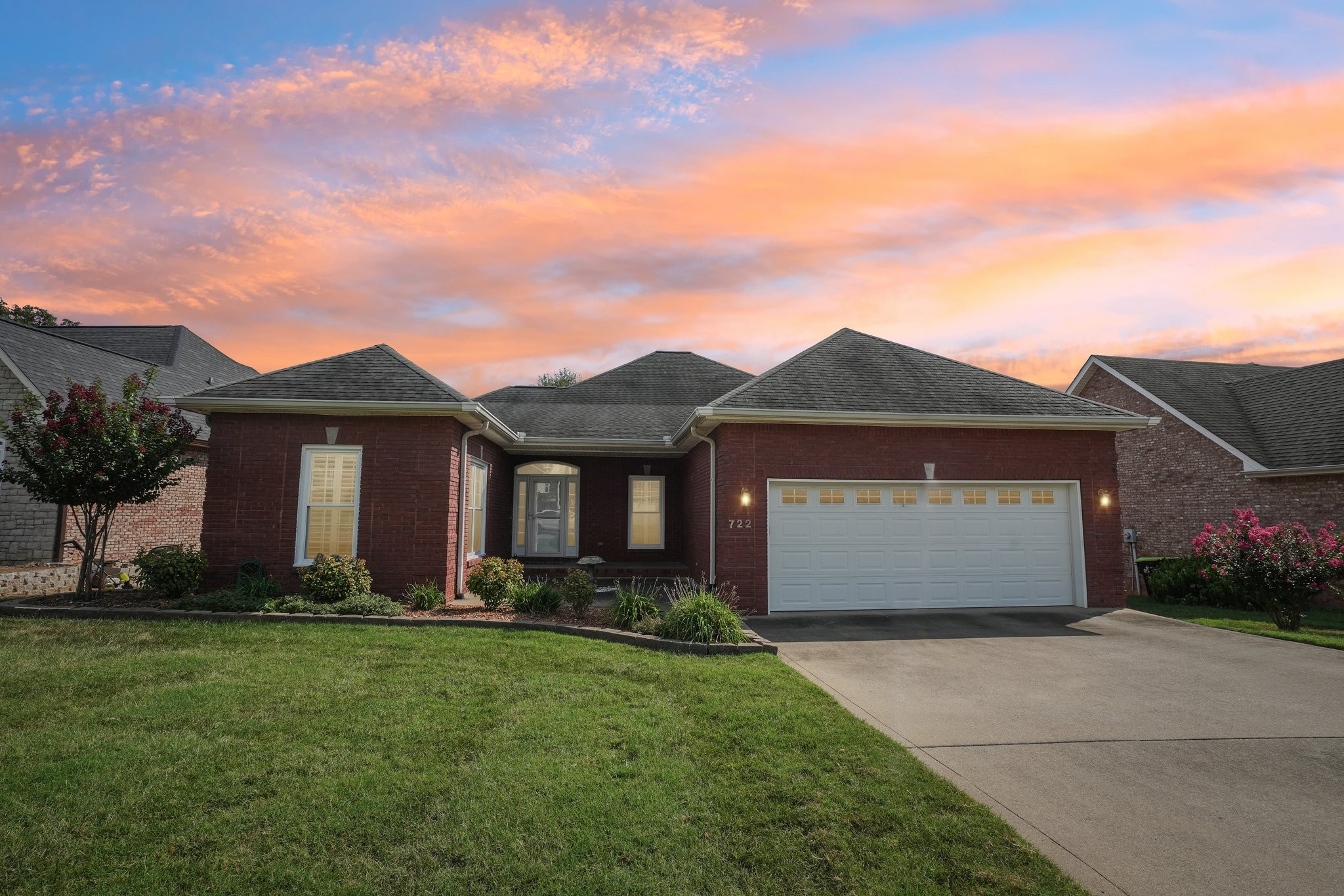 Photo 2 of Single family home for sale at 722 Courtland Ave, Clarksville, TN 37043 | MLS# 3546251 | Listing updated on 2026-09-21