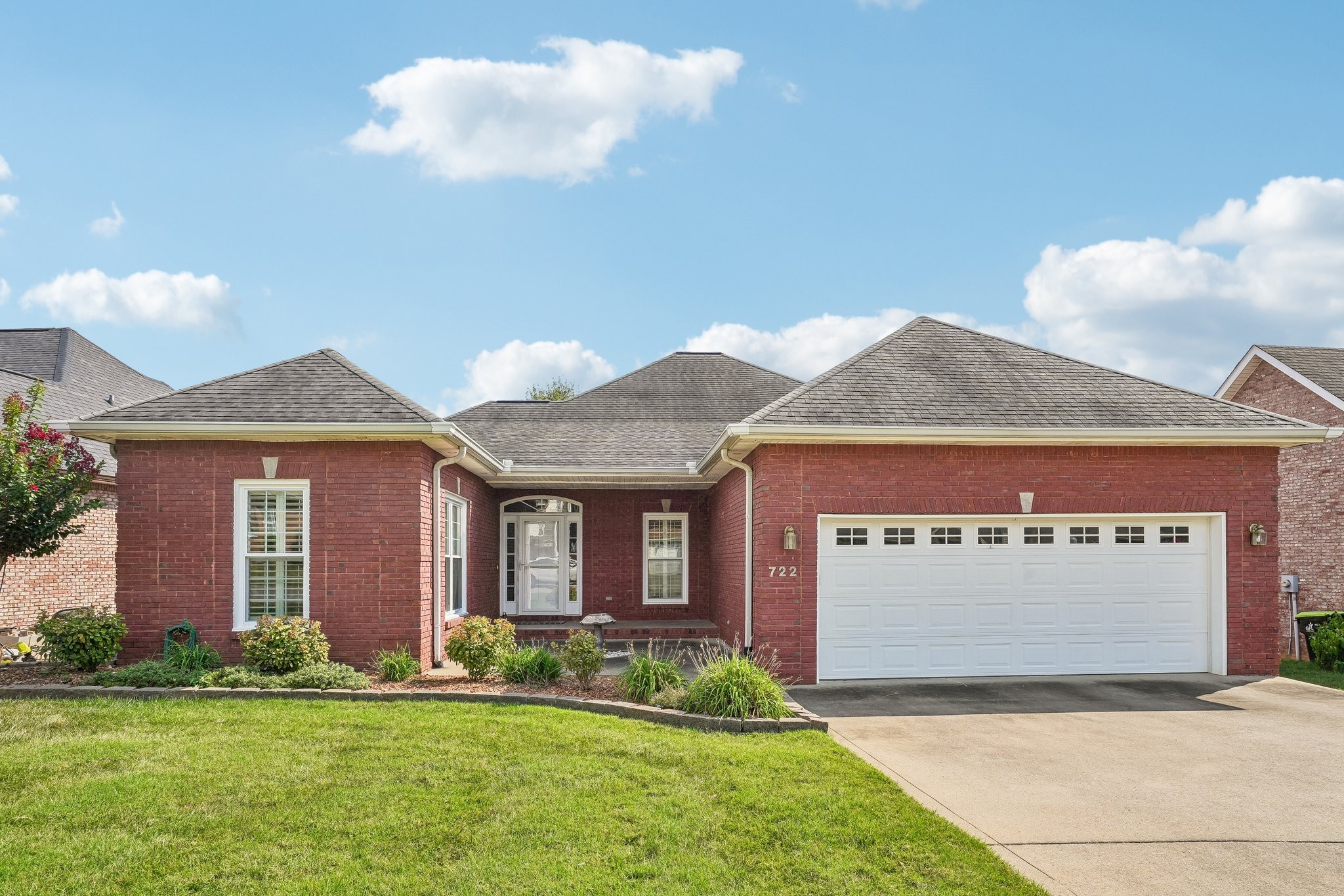 Photo 3 of Single family home for sale at 722 Courtland Ave, Clarksville, TN 37043 | MLS# 3546251 | Listing updated on 2026-09-21