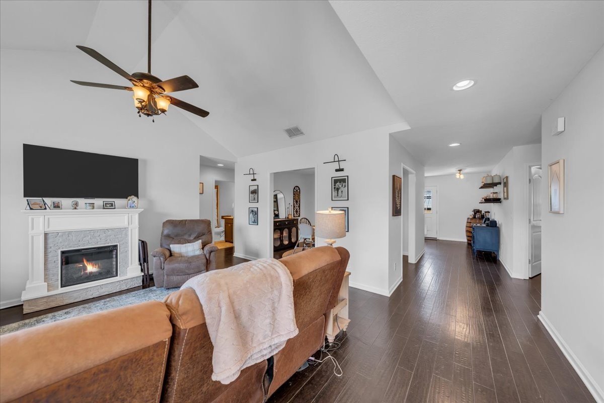 Photo 4 of Single family home for sale at 211 Williamsburg Cir, Tullahoma, TN 37388 | MLS# 3546593 | Listing updated on 2026-09-23