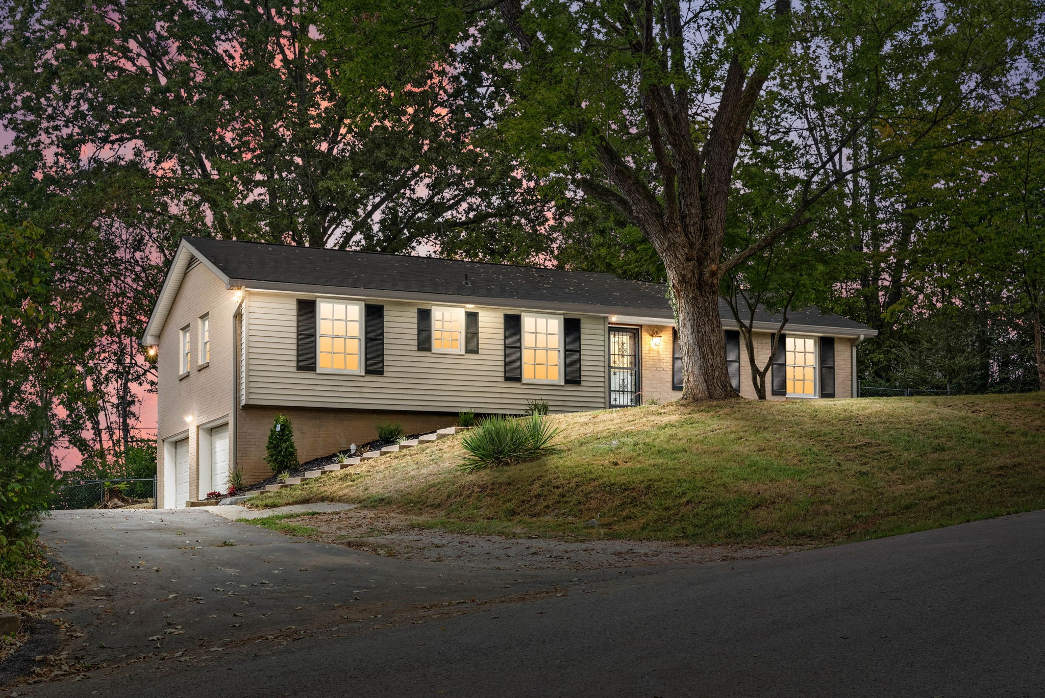 Single family home for sale at 916 Beacon Dr, Clarksville, TN 37043 | MLS# 3596599