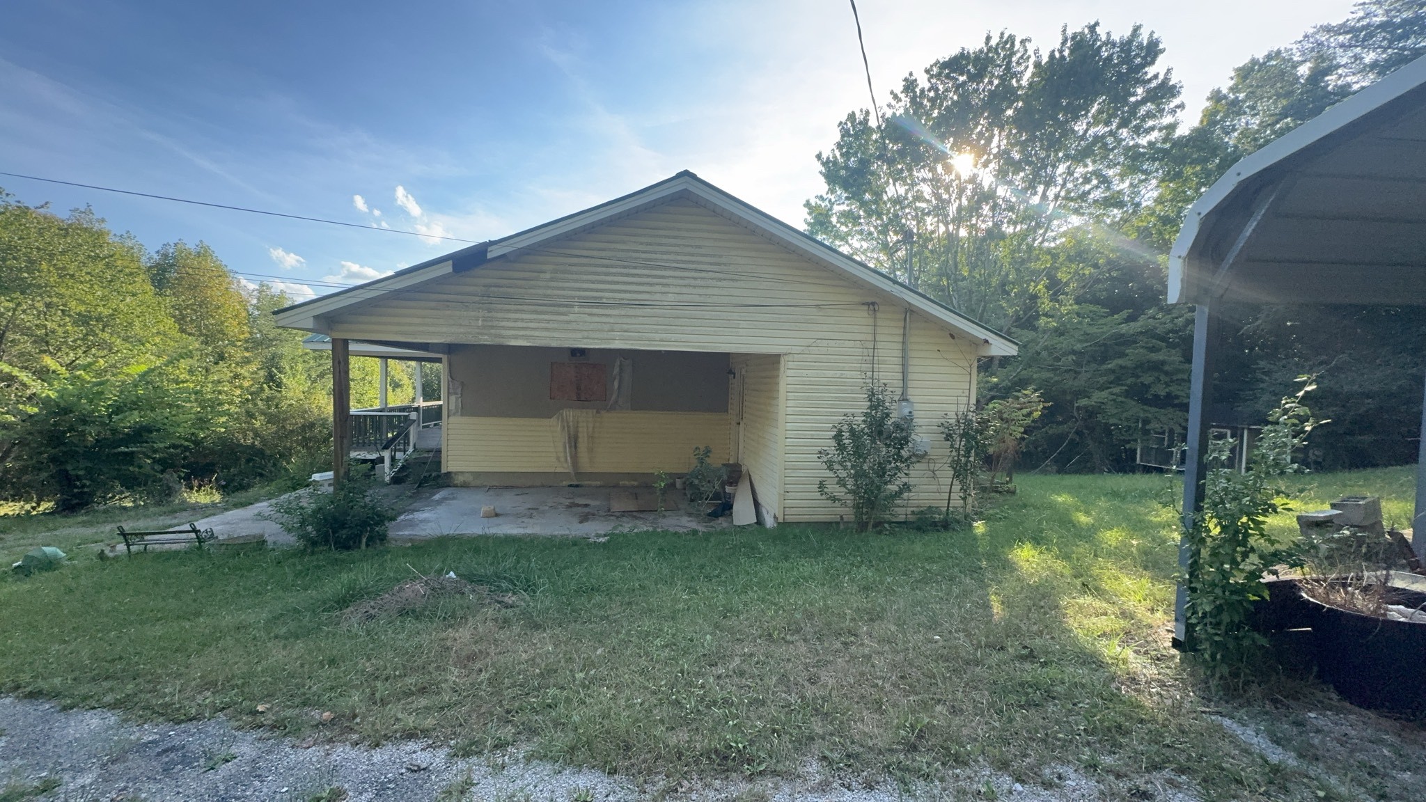 Photo 3 of Single family home for sale at 1694 Poplar Dr, Crossville, TN 38571 | MLS# 3594196 | Listing updated on 2026-09-21