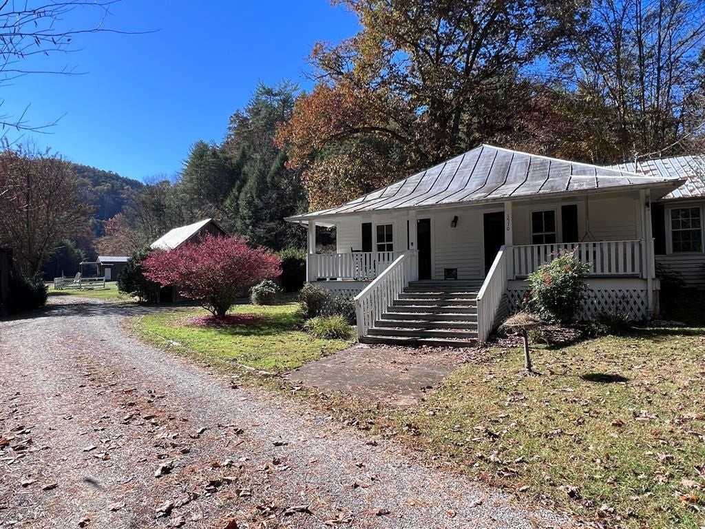 Photo 2 of Single family home for sale at 1570 S Helton Rd, Sevierville, TN 37862 | MLS# 3596643 | Listing updated on 2026-09-21