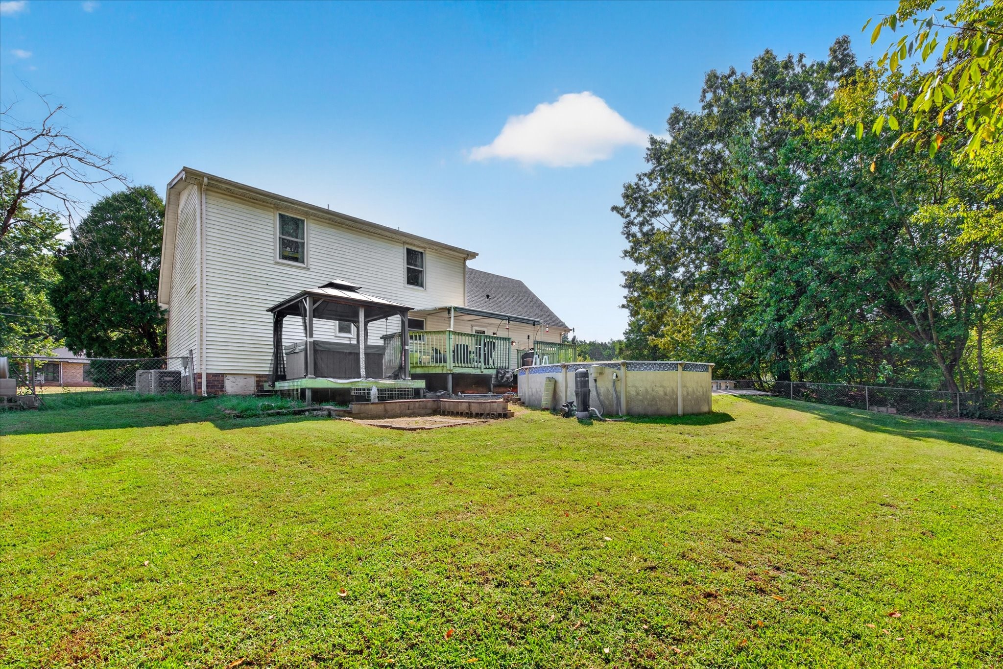 Photo 3 of Single family home for sale at 2220 Jan Dr, Clarksville, TN 37043 | MLS# 3596942 | Listing updated on 2026-09-21