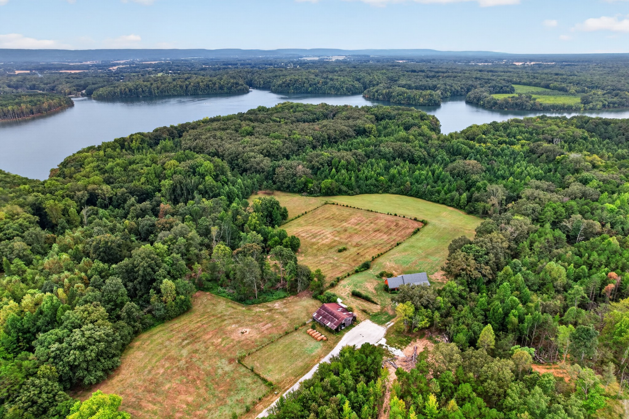 Photo 2 of Single family home for sale at 432 Meadowood Ln, Winchester, TN 37398 | MLS# 3596642 | Listing updated on 2026-09-21