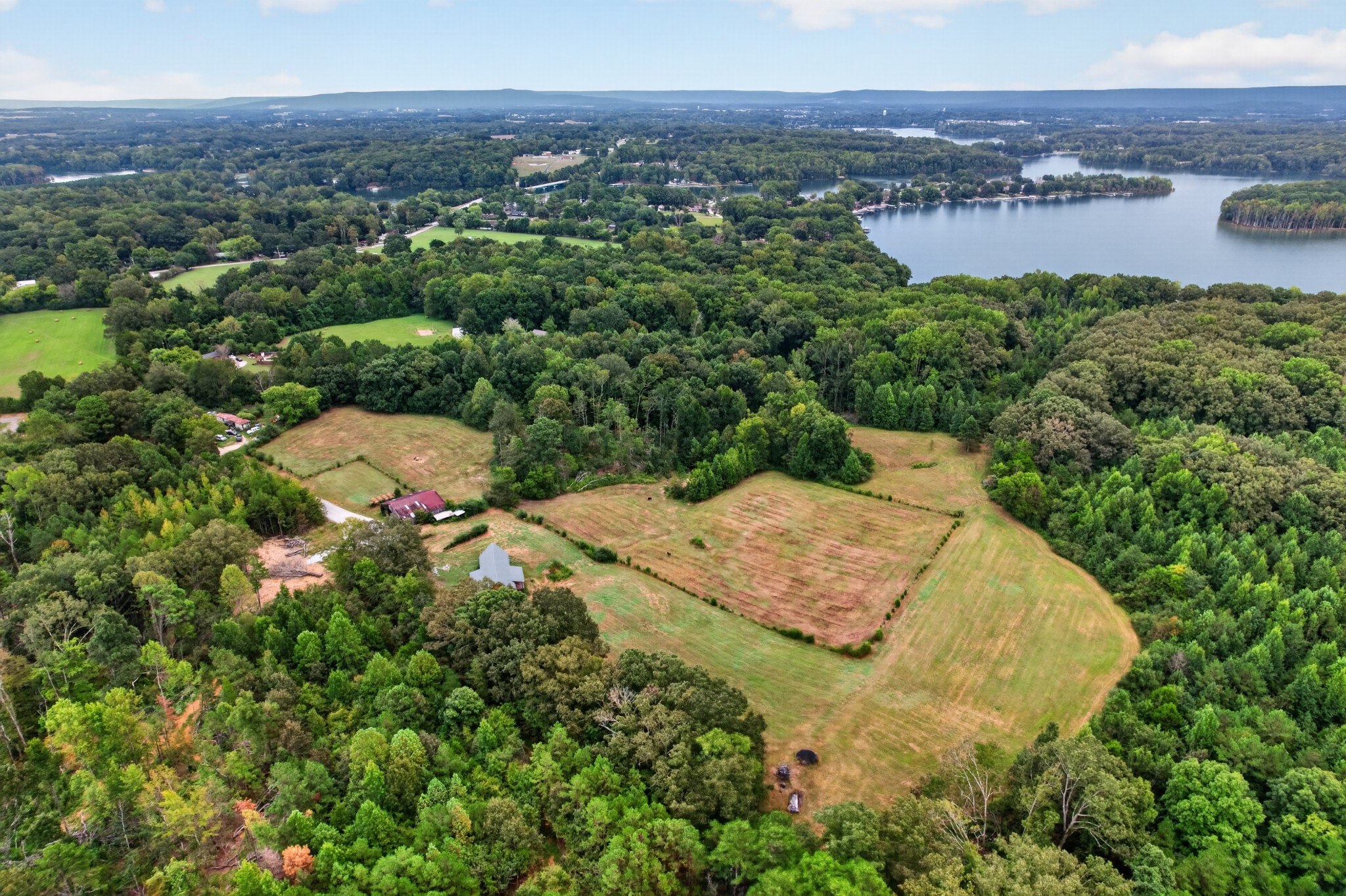 Photo 3 of Single family home for sale at 432 Meadowood Ln, Winchester, TN 37398 | MLS# 3596642 | Listing updated on 2026-09-21