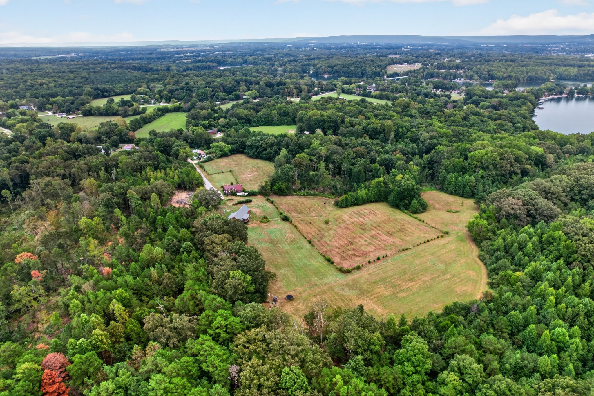 Photo 4 of Single family home for sale at 432 Meadowood Ln, Winchester, TN 37398 | MLS# 3596642 | Listing updated on 2026-09-21